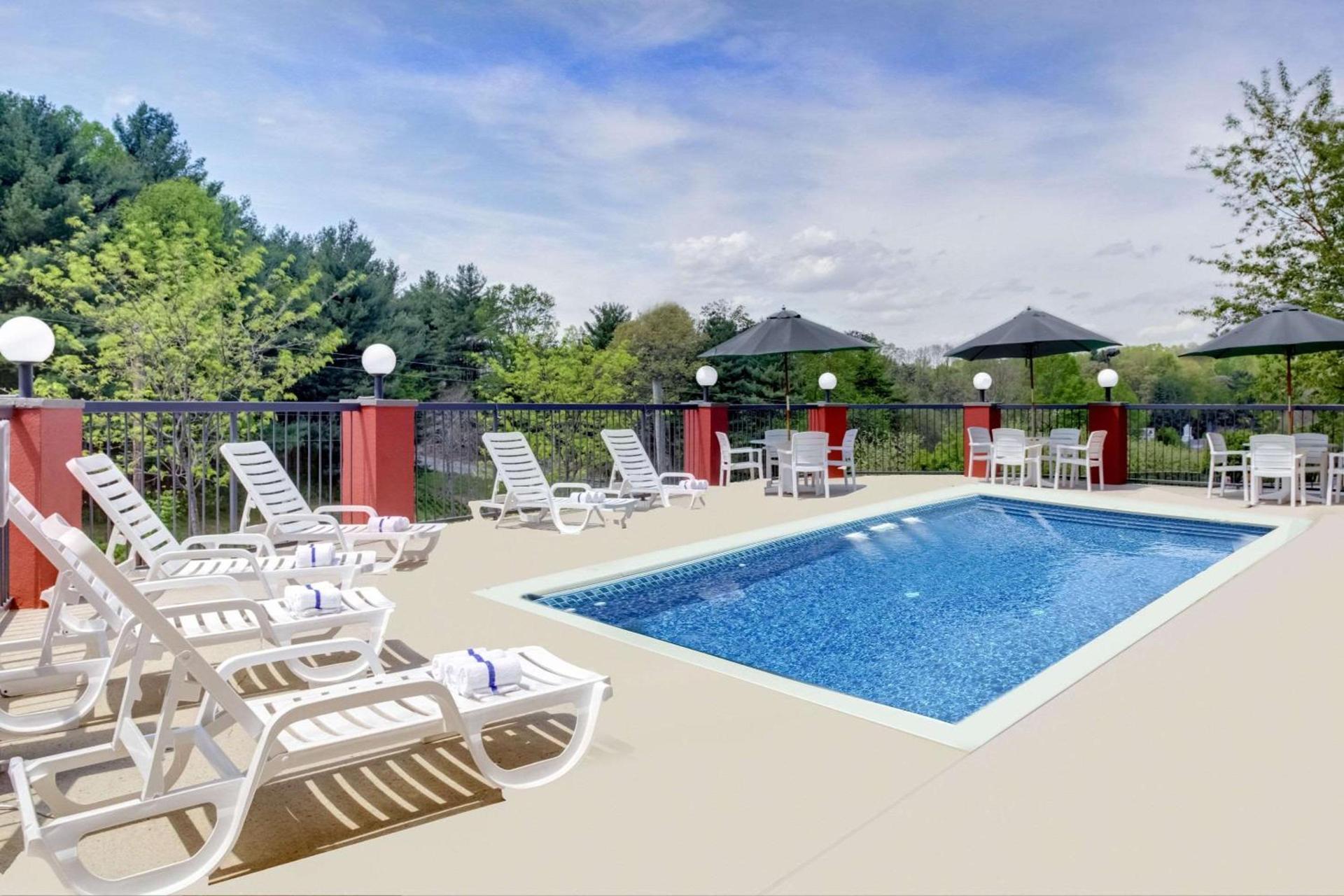 Clarion Pointe Biltmore Village photo 20