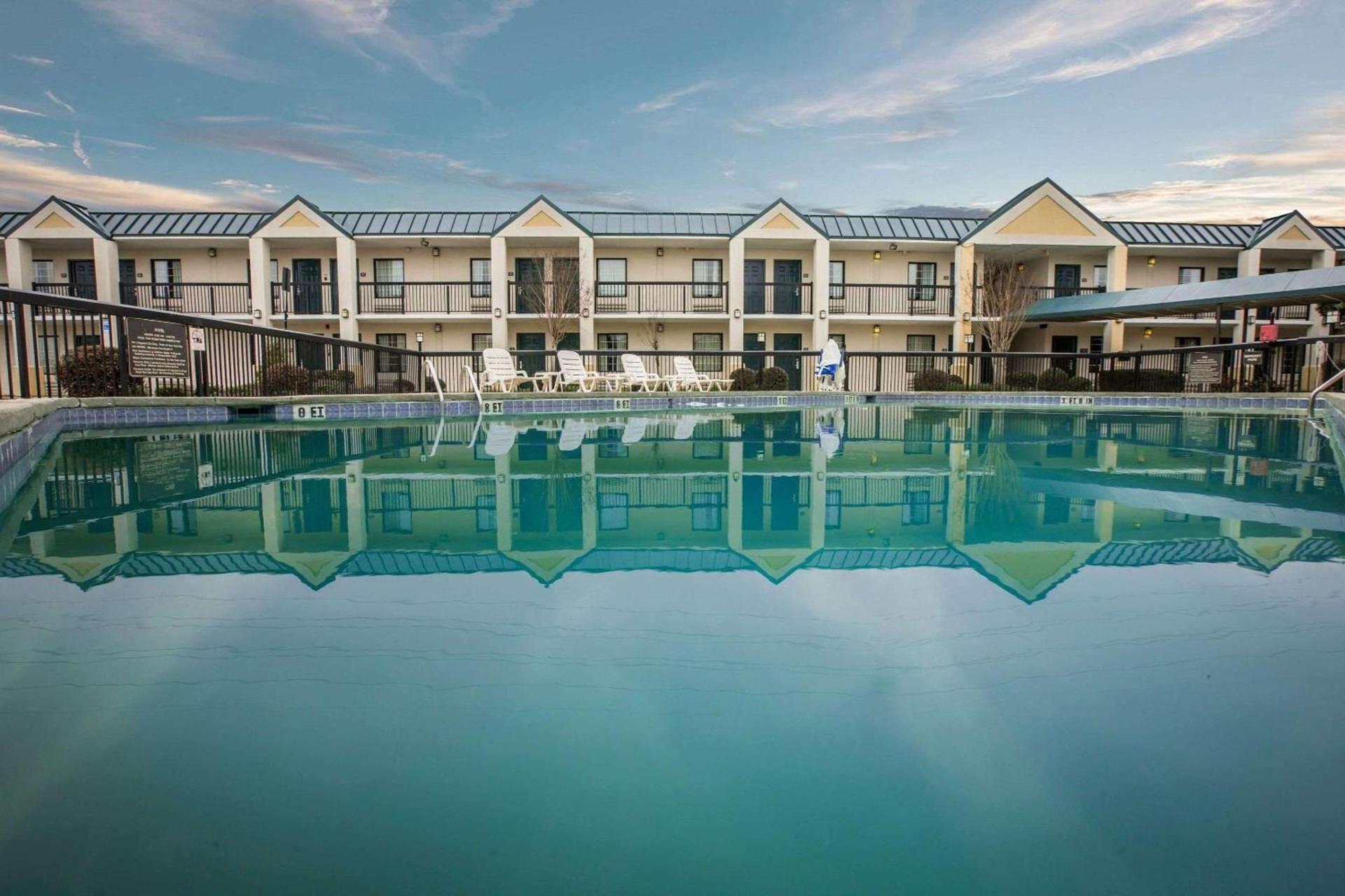 Quality Inn & Suites Hanes Mall photo 3