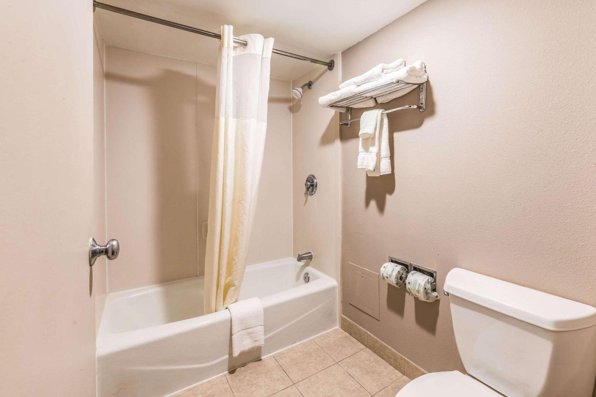 Lake Norman Inn and Suites photo 22