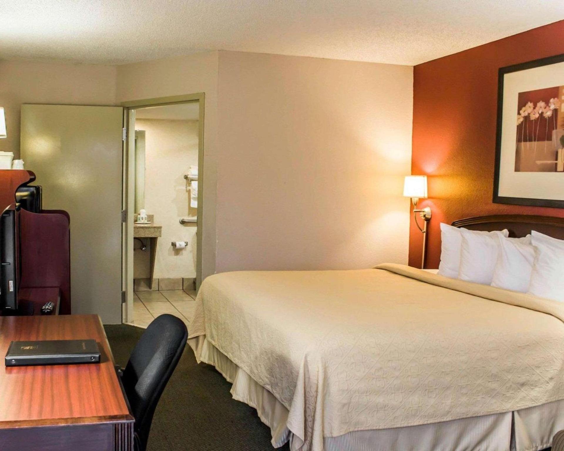 Quality Inn Roanoke near Lake Gaston photo 7