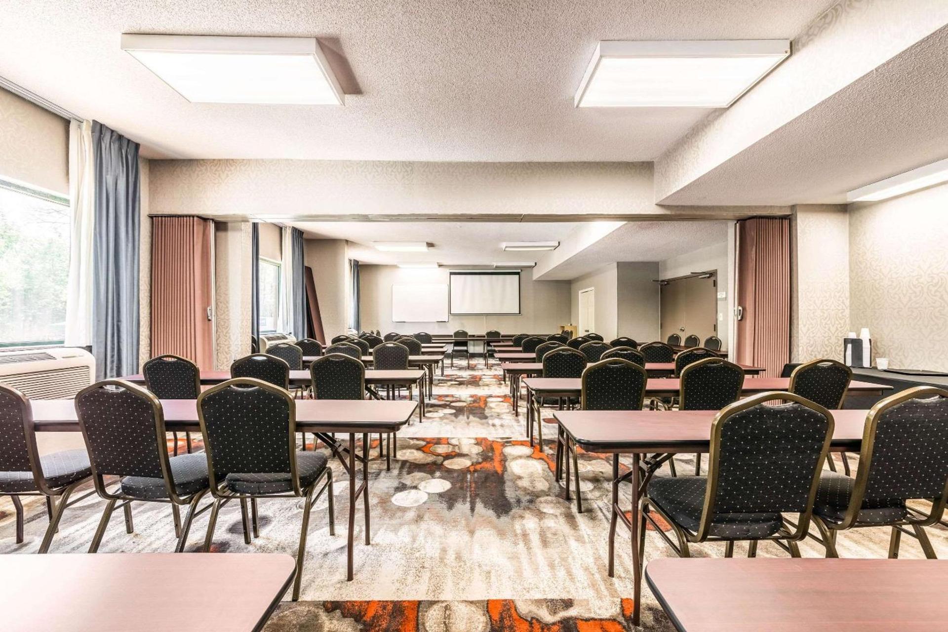 Lake Norman Inn and Suites photo 16