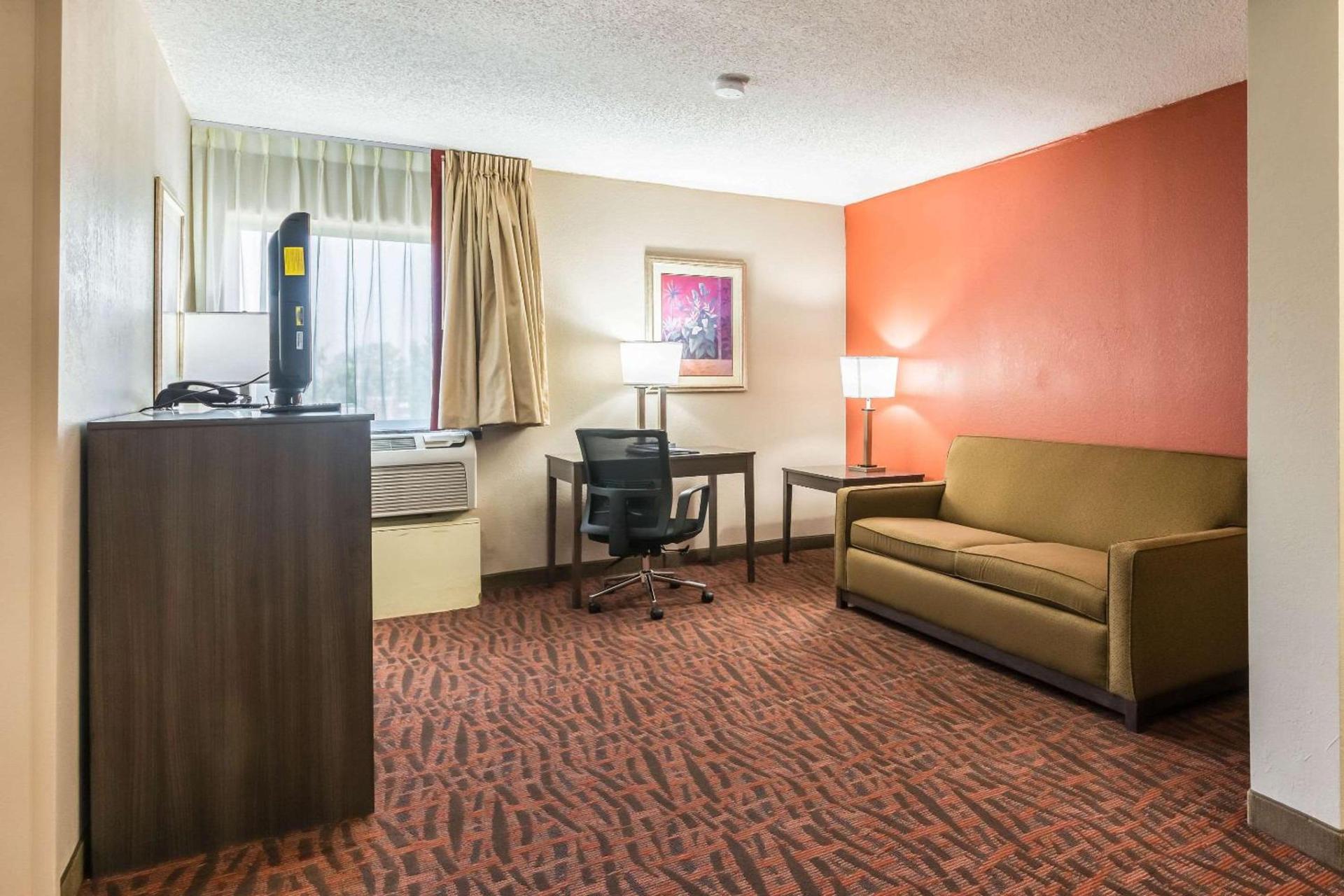 Lake Norman Inn and Suites photo 40