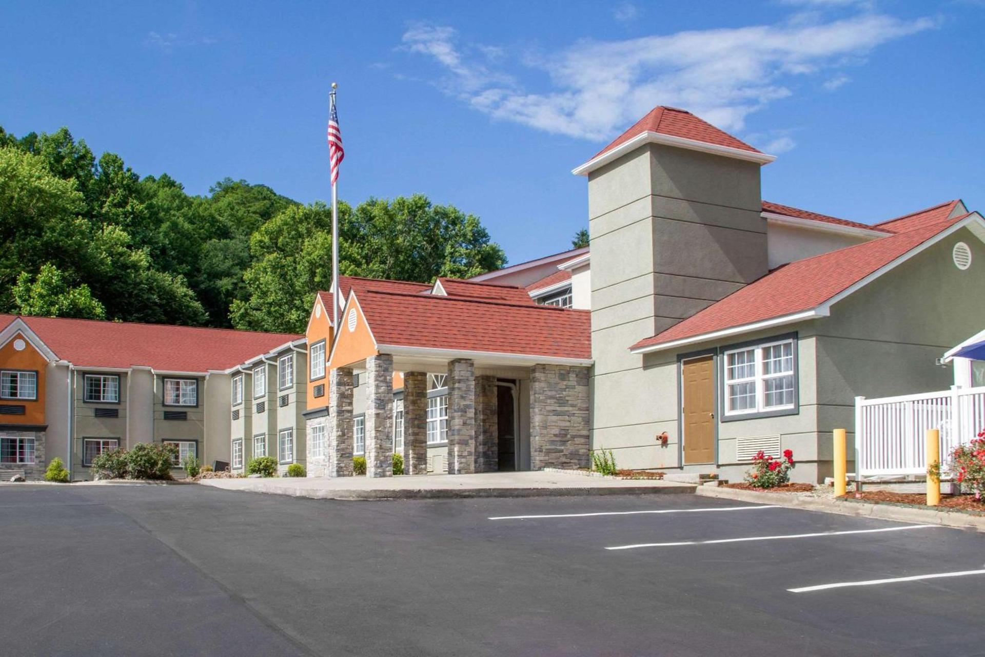 Quality Inn & Suites Maggie Valley - Cherokee Area photo 2