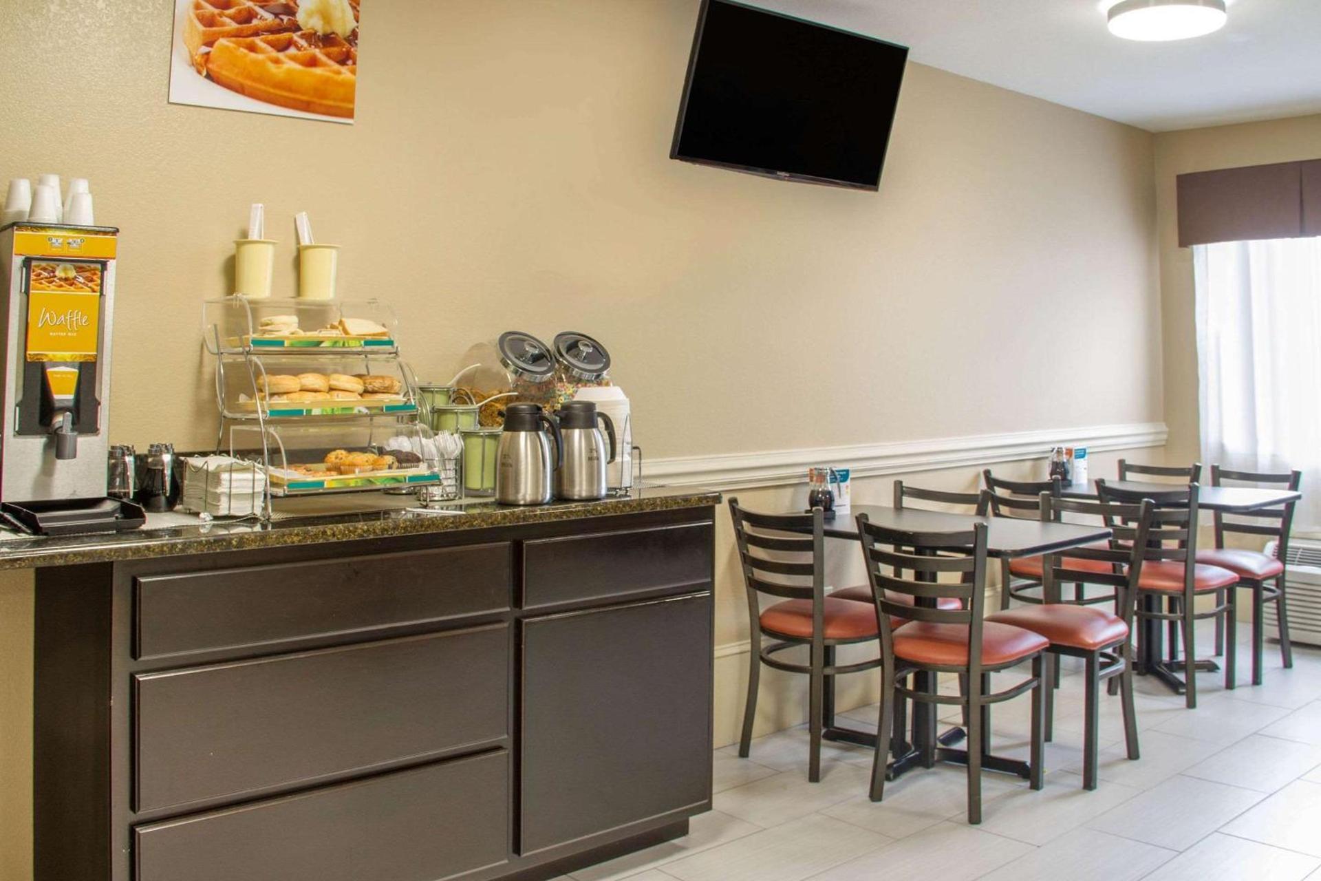 Quality Inn & Suites Maggie Valley - Cherokee Area photo 26