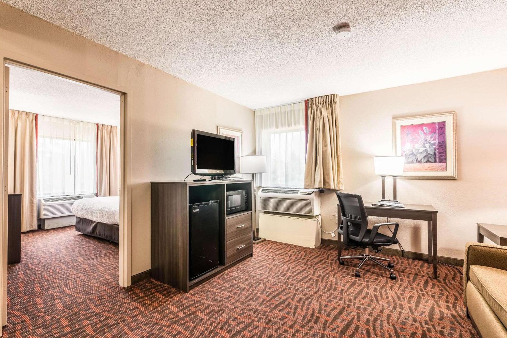 Lake Norman Inn and Suites photo 20