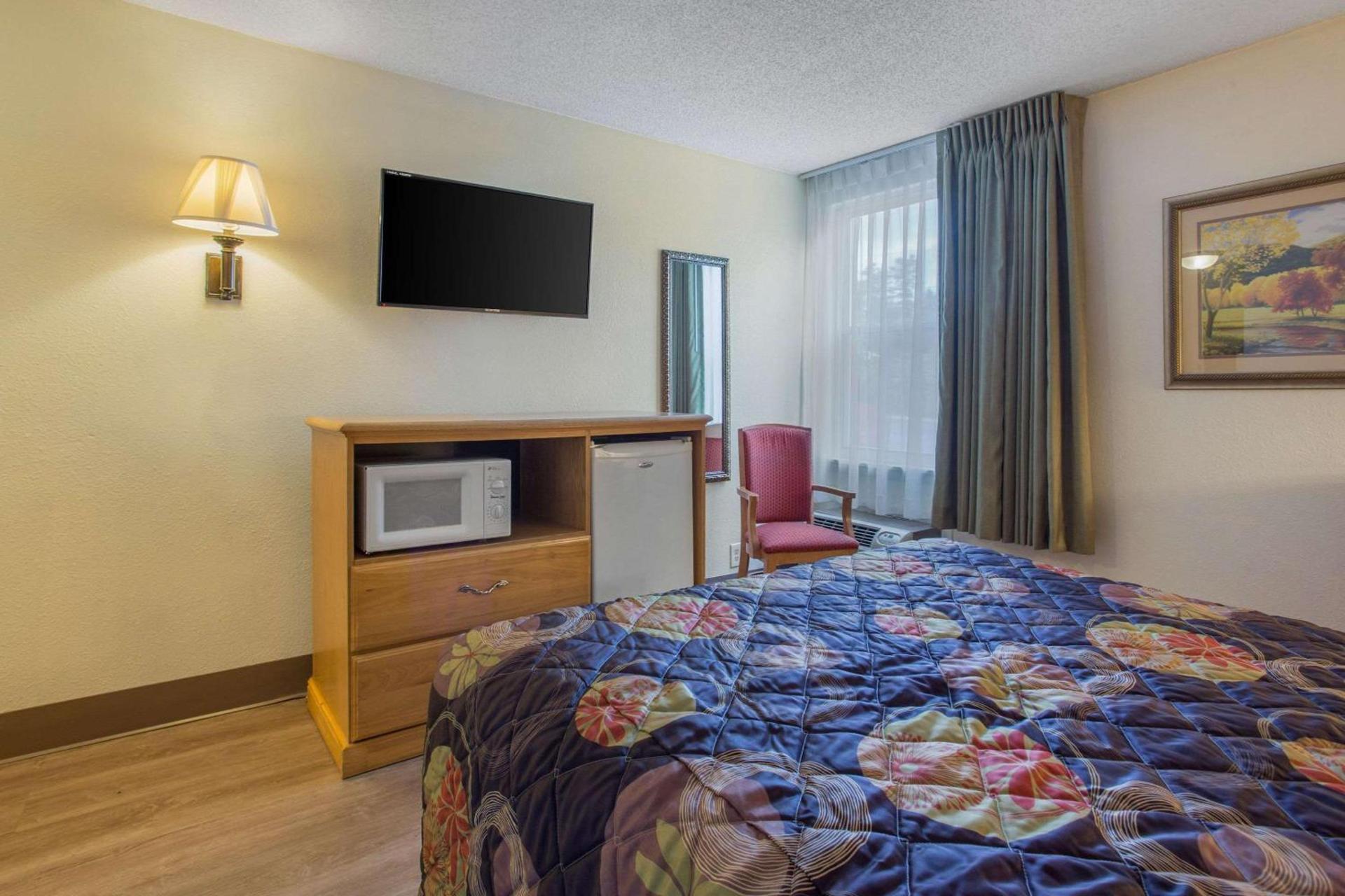 Rodeway Inn Asheville photo 6