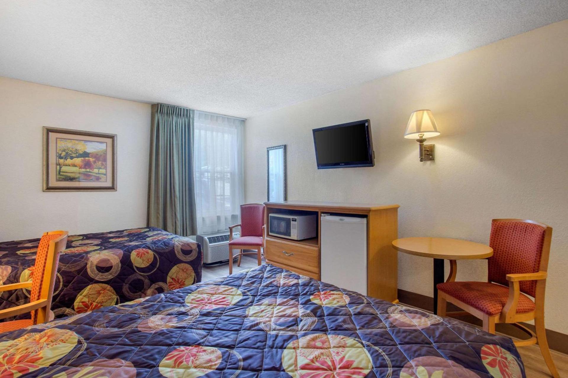 Rodeway Inn Asheville photo 8