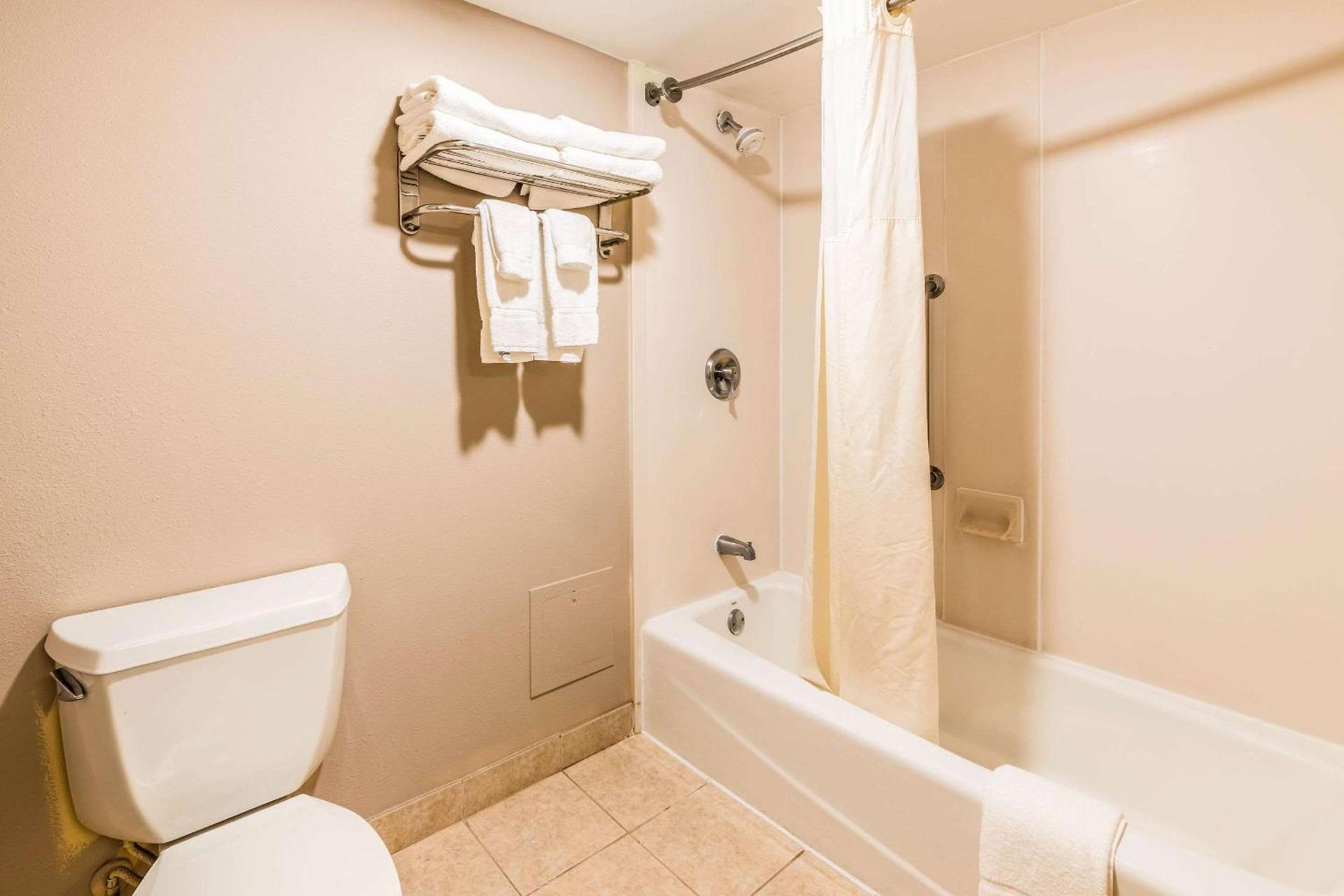 Lake Norman Inn and Suites photo 26
