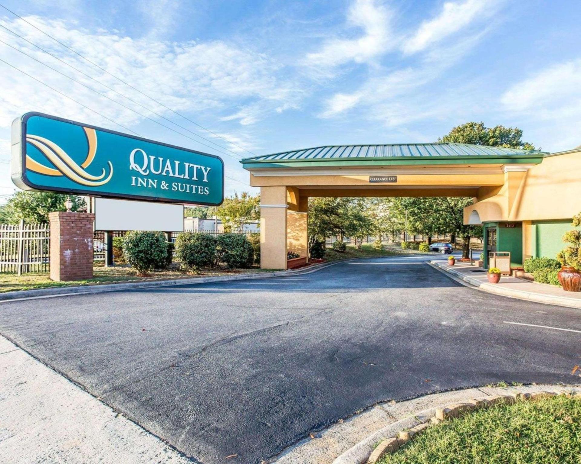 Quality Inn & Suites Coliseum photo 2