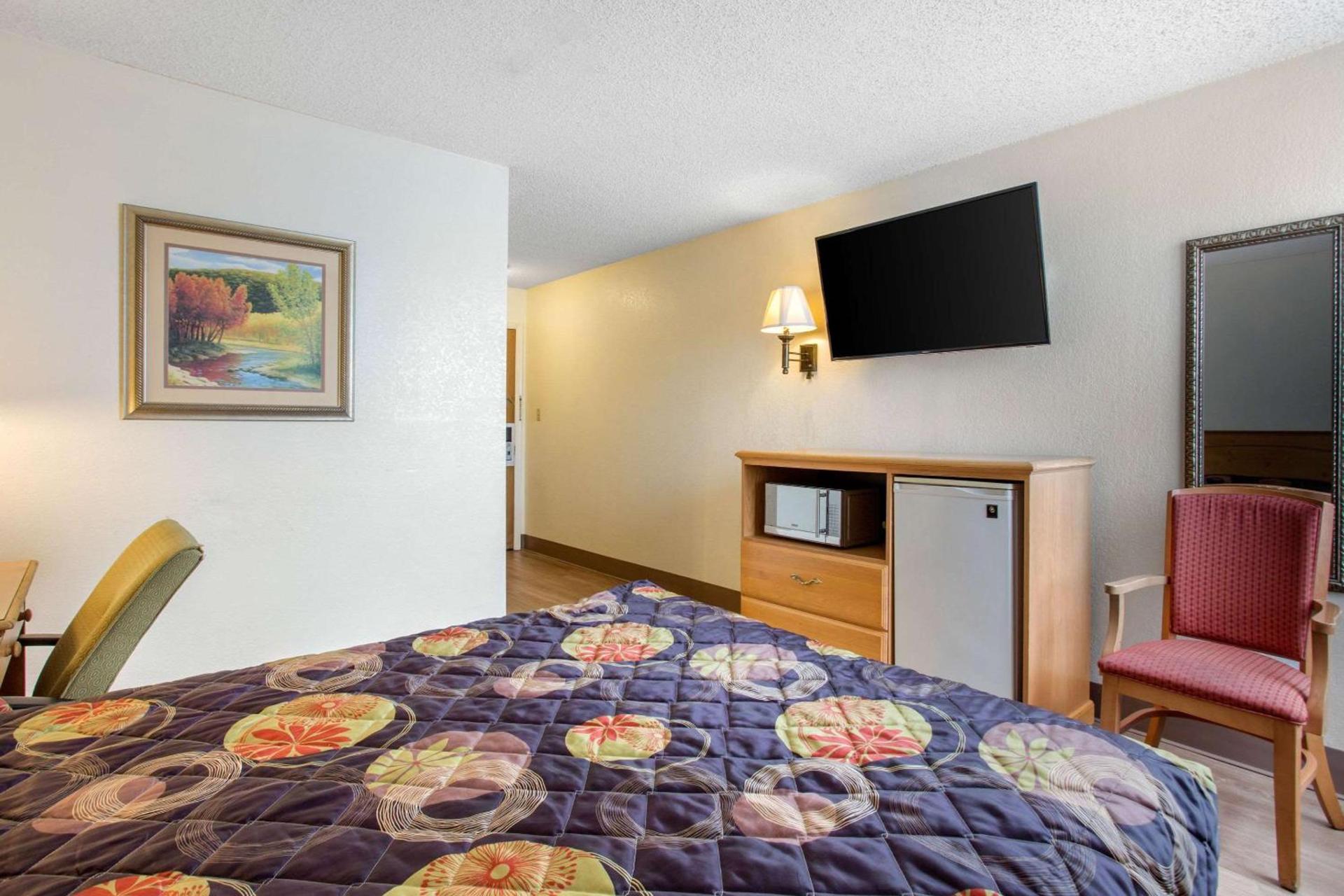 Rodeway Inn Asheville photo 9