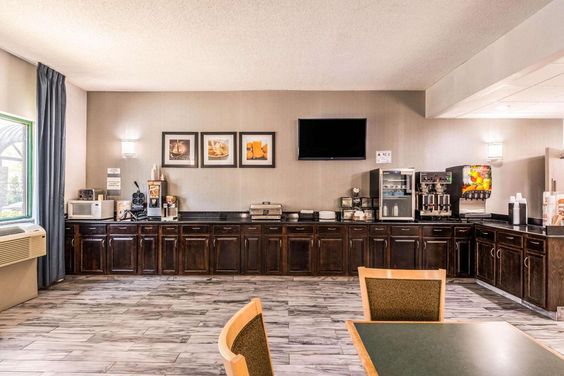 Lake Norman Inn and Suites photo 31
