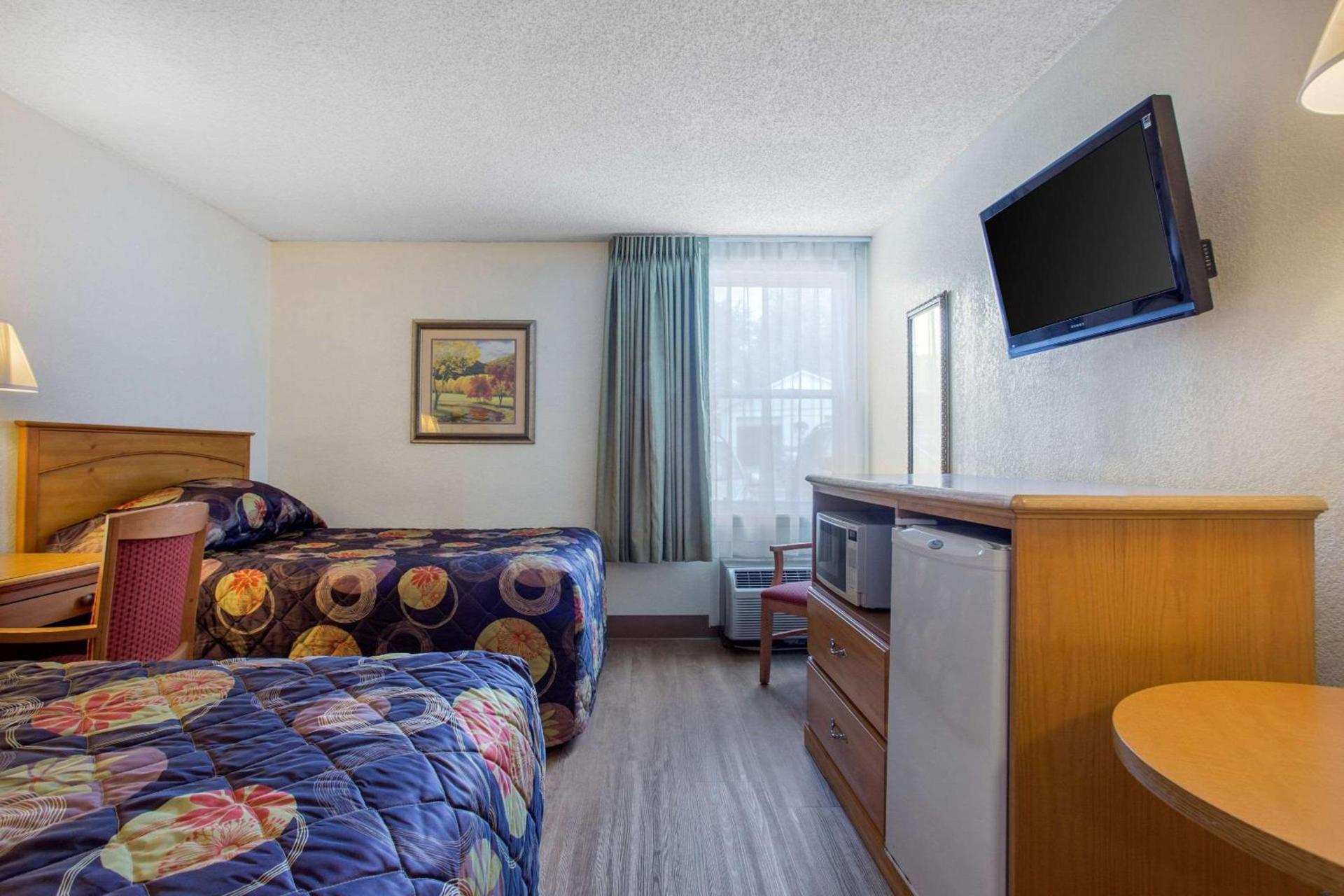 Rodeway Inn Asheville photo 13