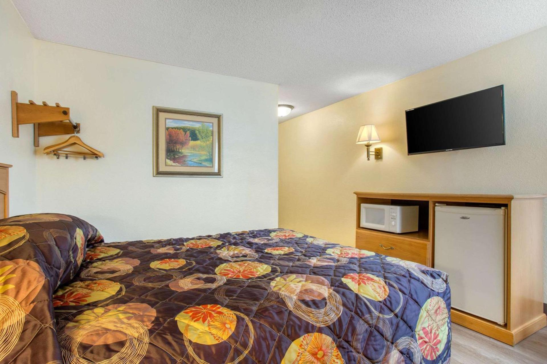 Rodeway Inn Asheville photo 23