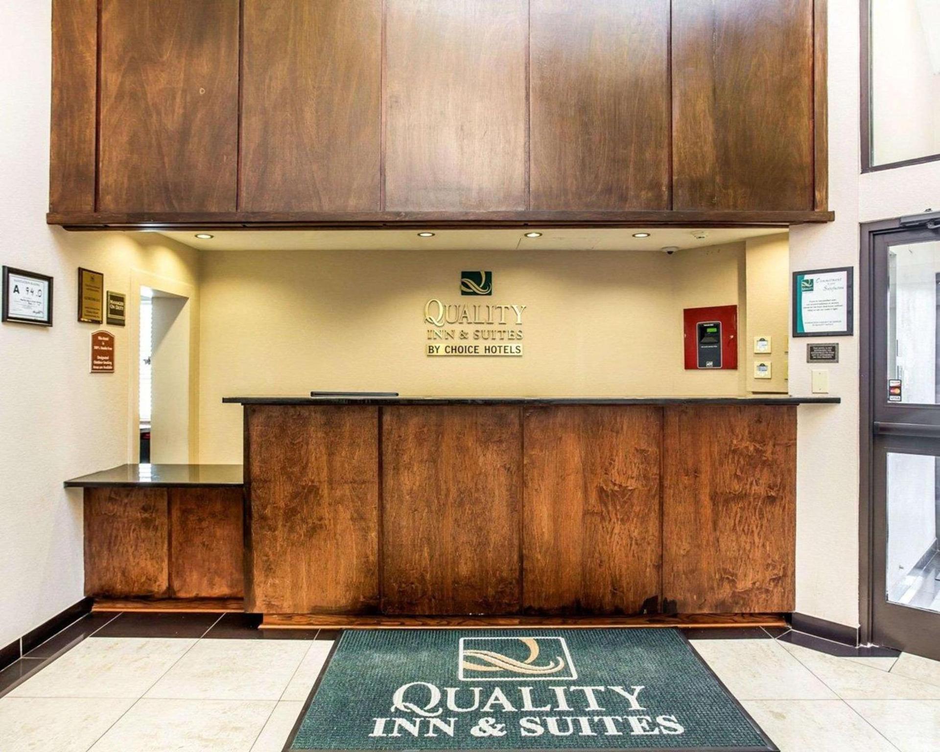 Quality Inn & Suites Coliseum photo 5