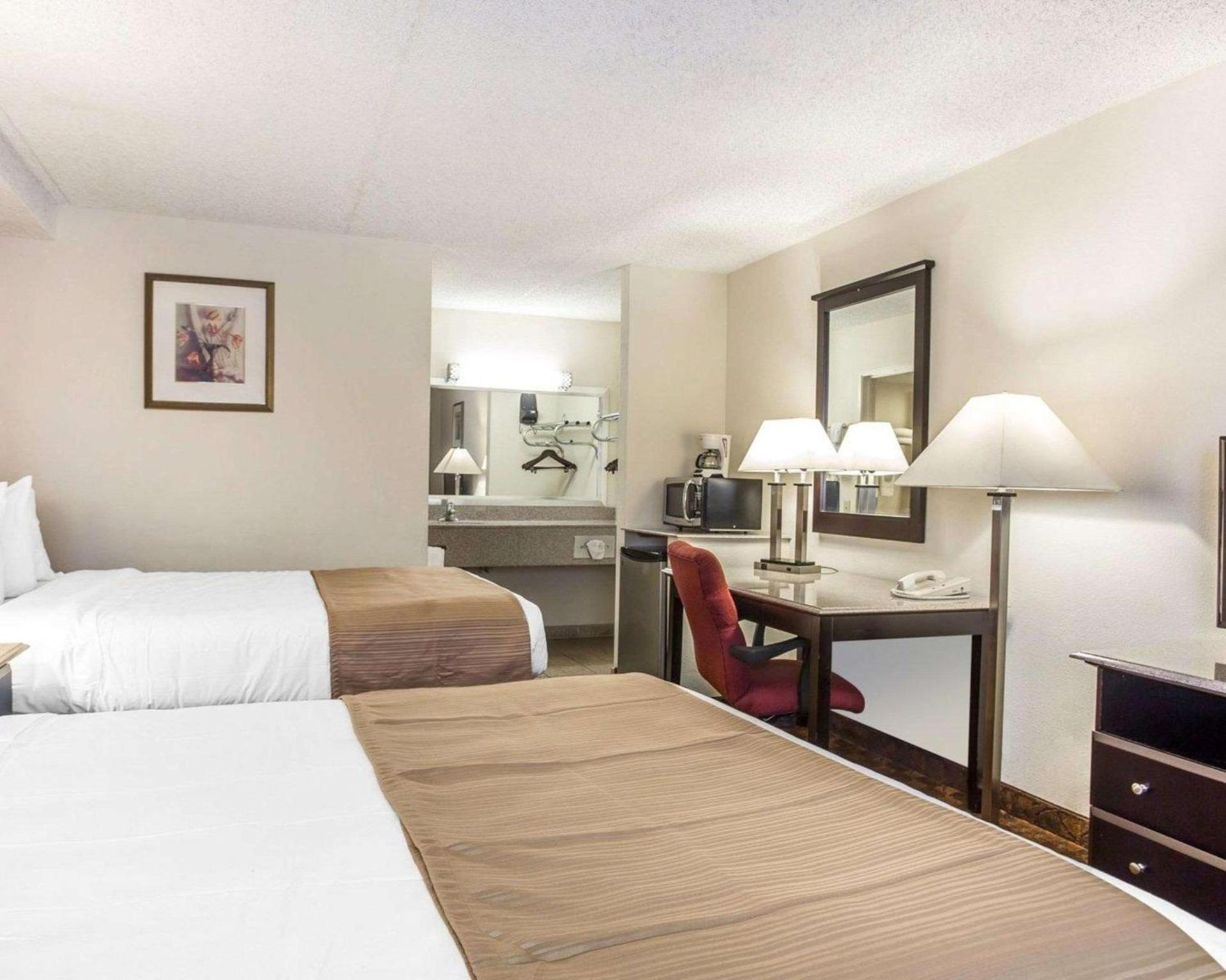 Quality Inn & Suites Coliseum photo 15