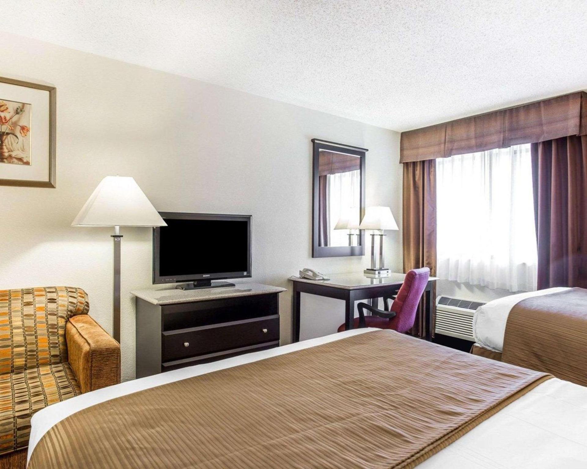 Quality Inn & Suites Coliseum photo 13