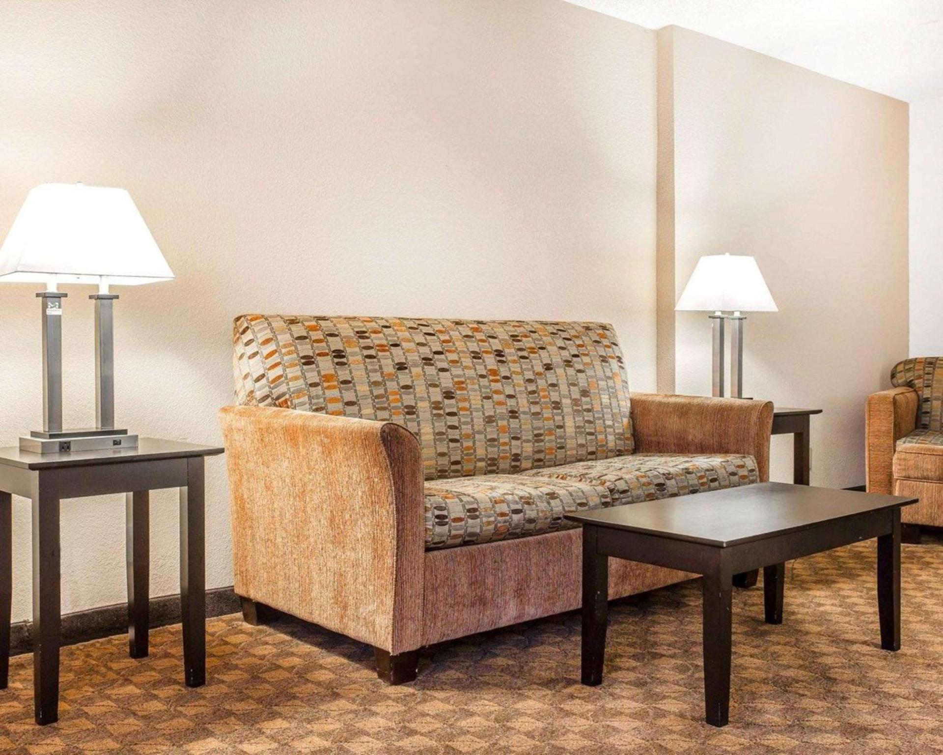 Quality Inn & Suites Coliseum photo 18