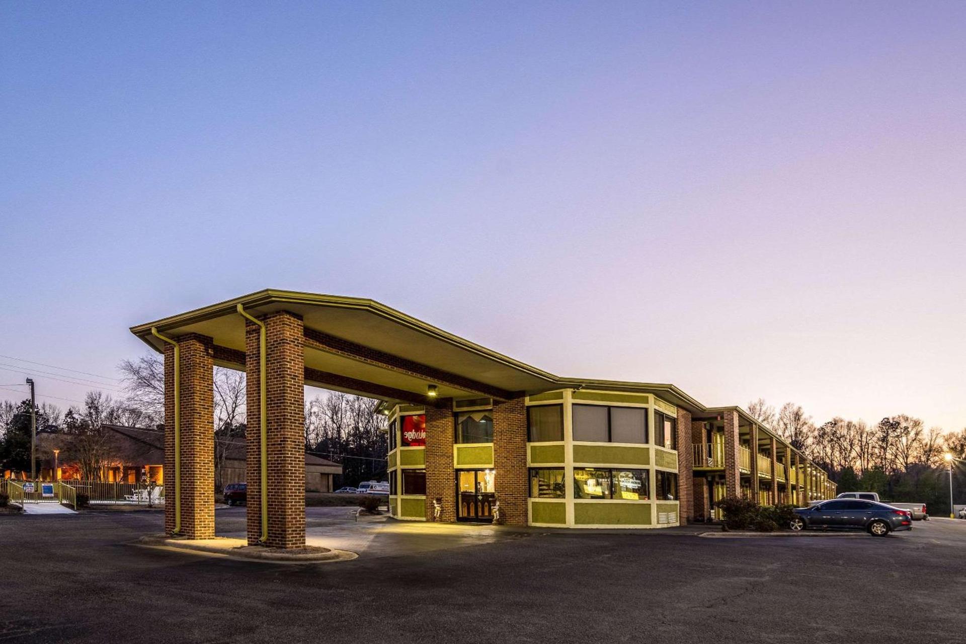 Econo Lodge Whiteville photo 2