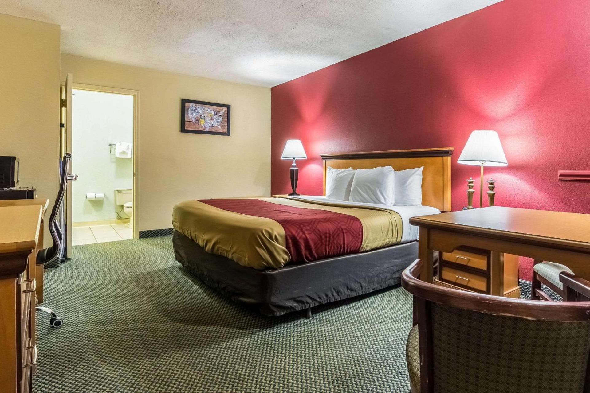 Econo Lodge Whiteville photo 13