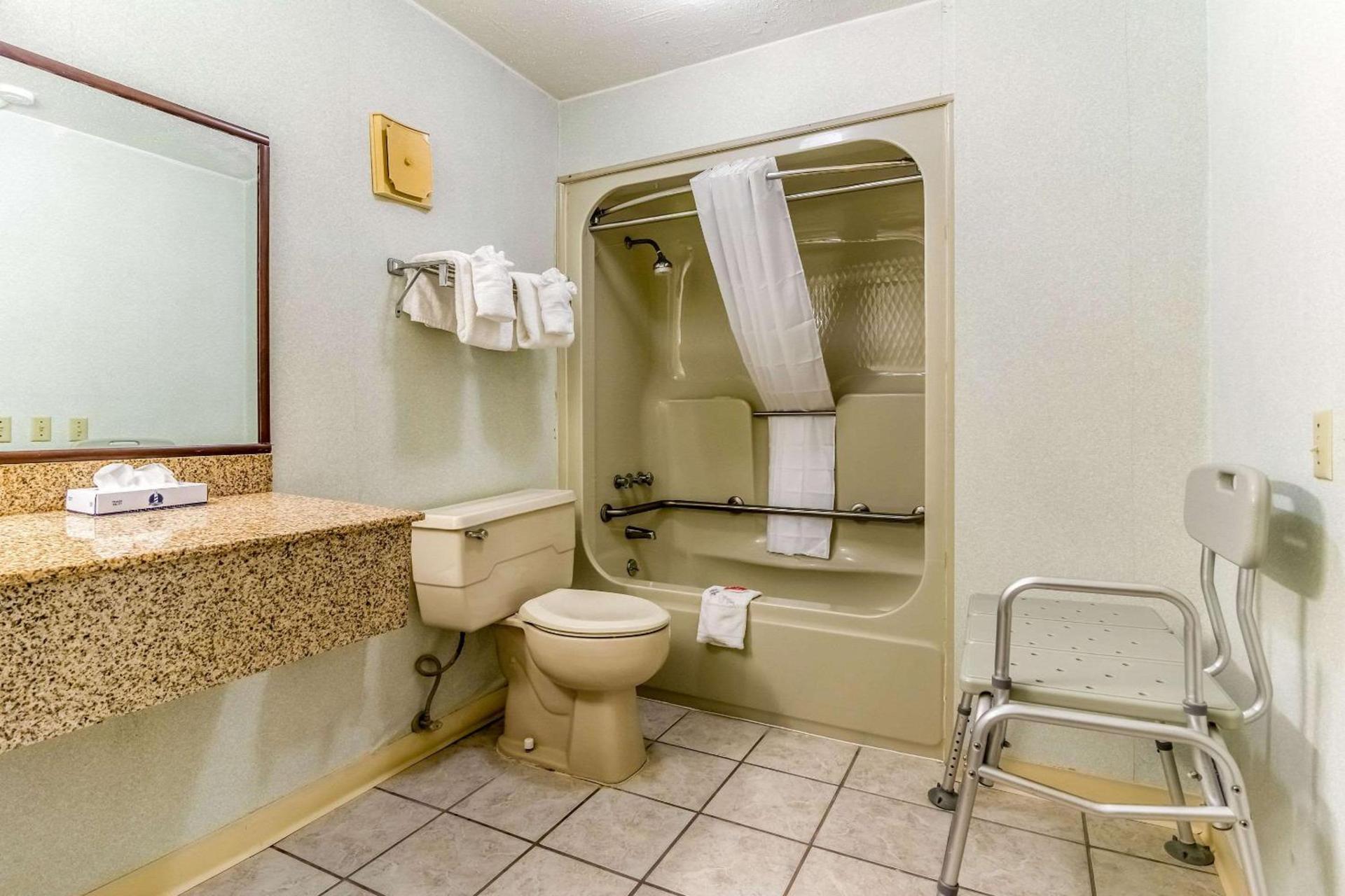 Econo Lodge Whiteville photo 15