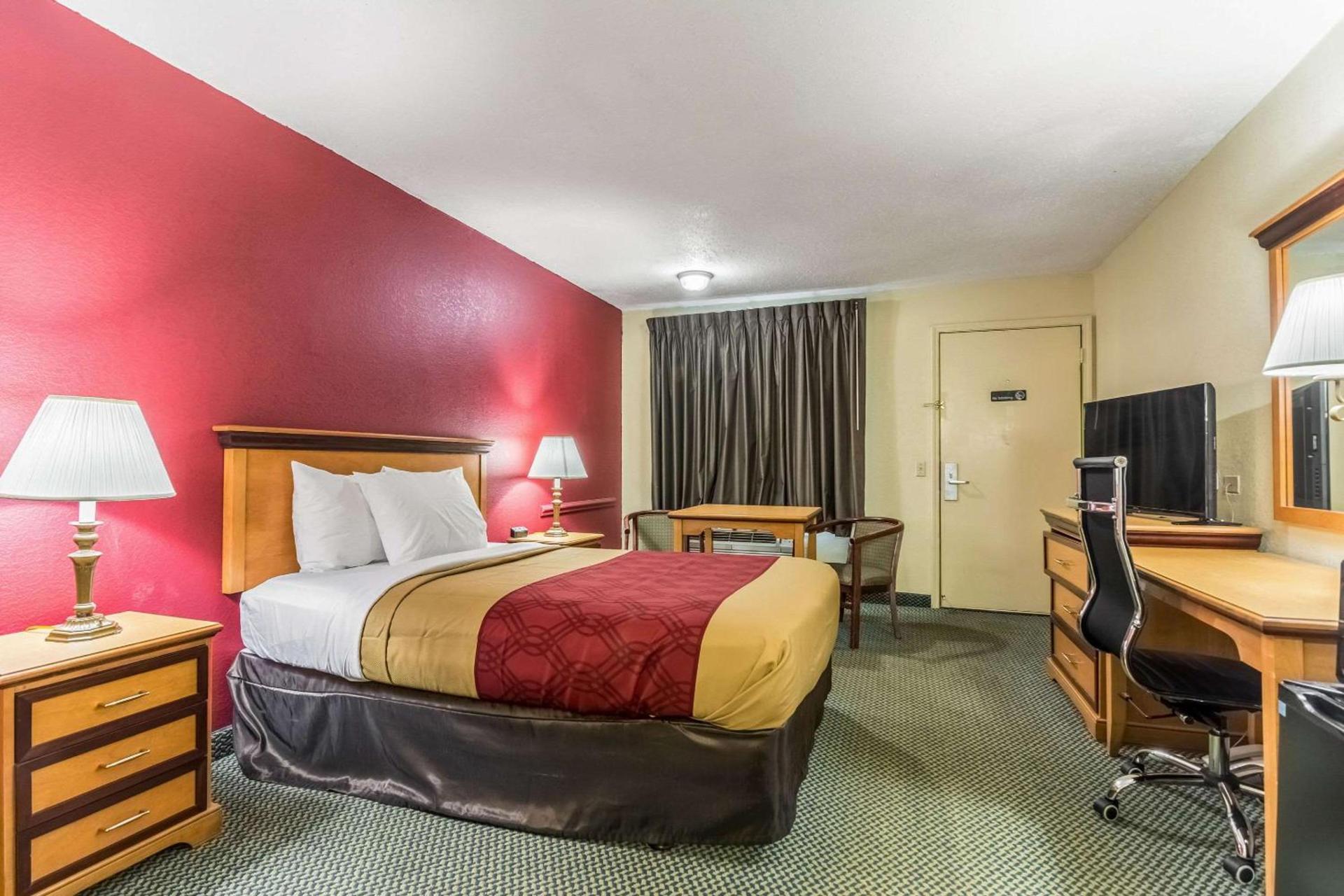 Econo Lodge Whiteville photo 8