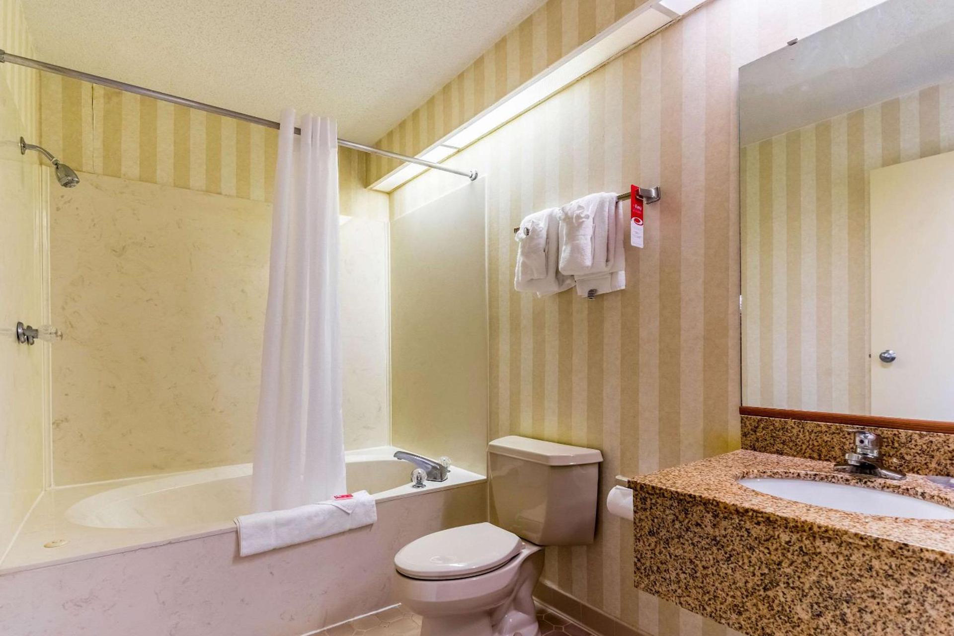 Econo Lodge Whiteville photo 18