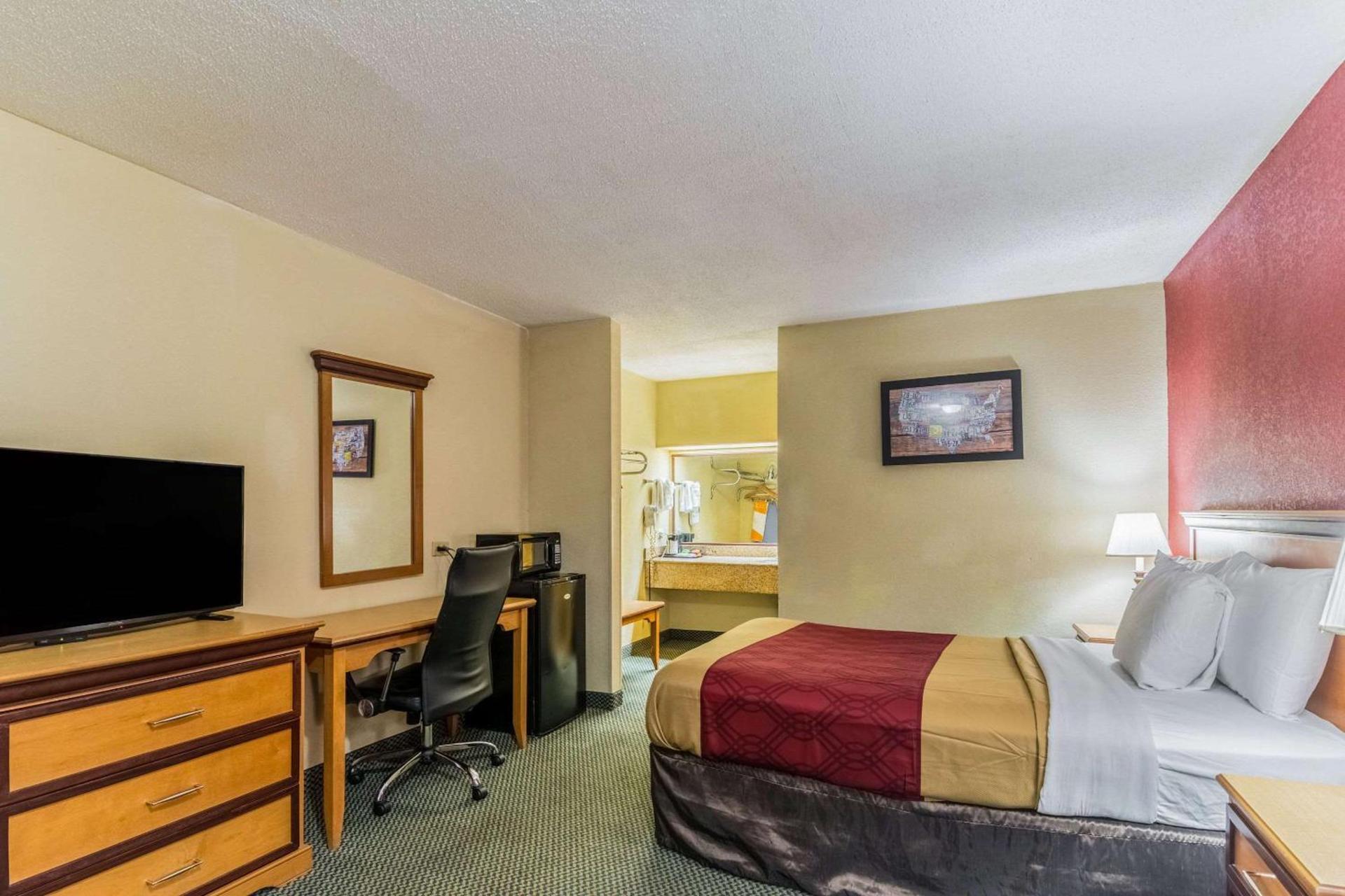 Econo Lodge Whiteville photo 6