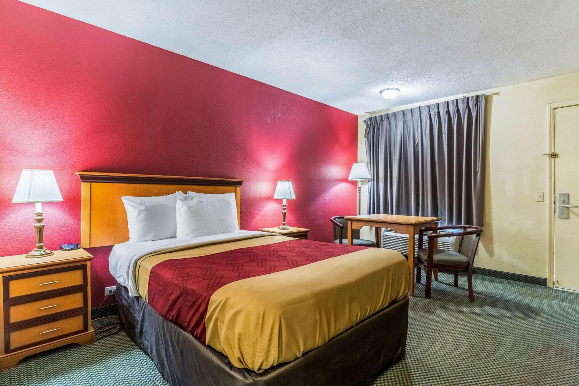 Econo Lodge Whiteville photo 5