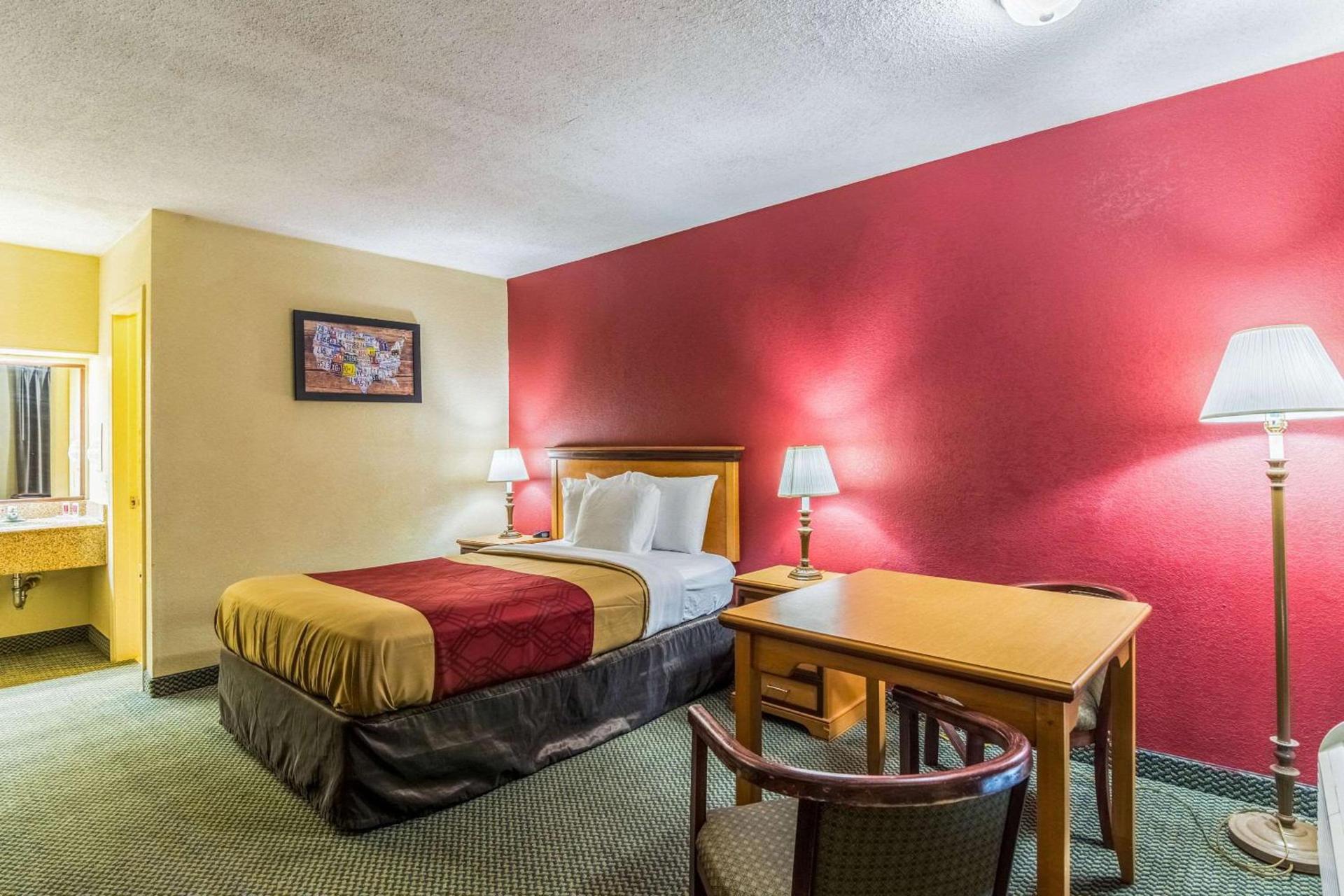 Econo Lodge Whiteville photo 7