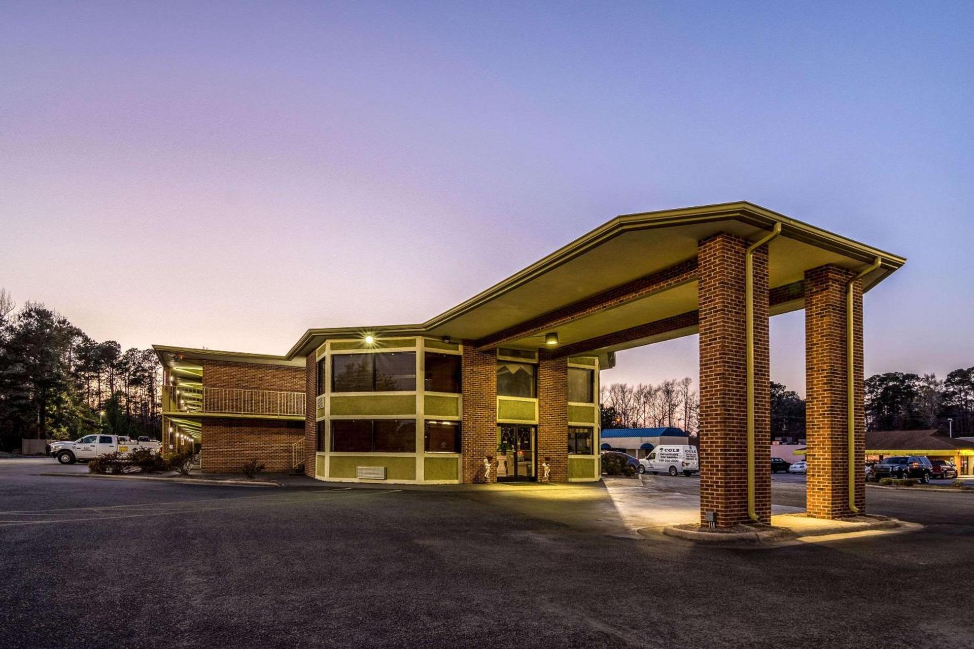 Econo Lodge Whiteville photo 3