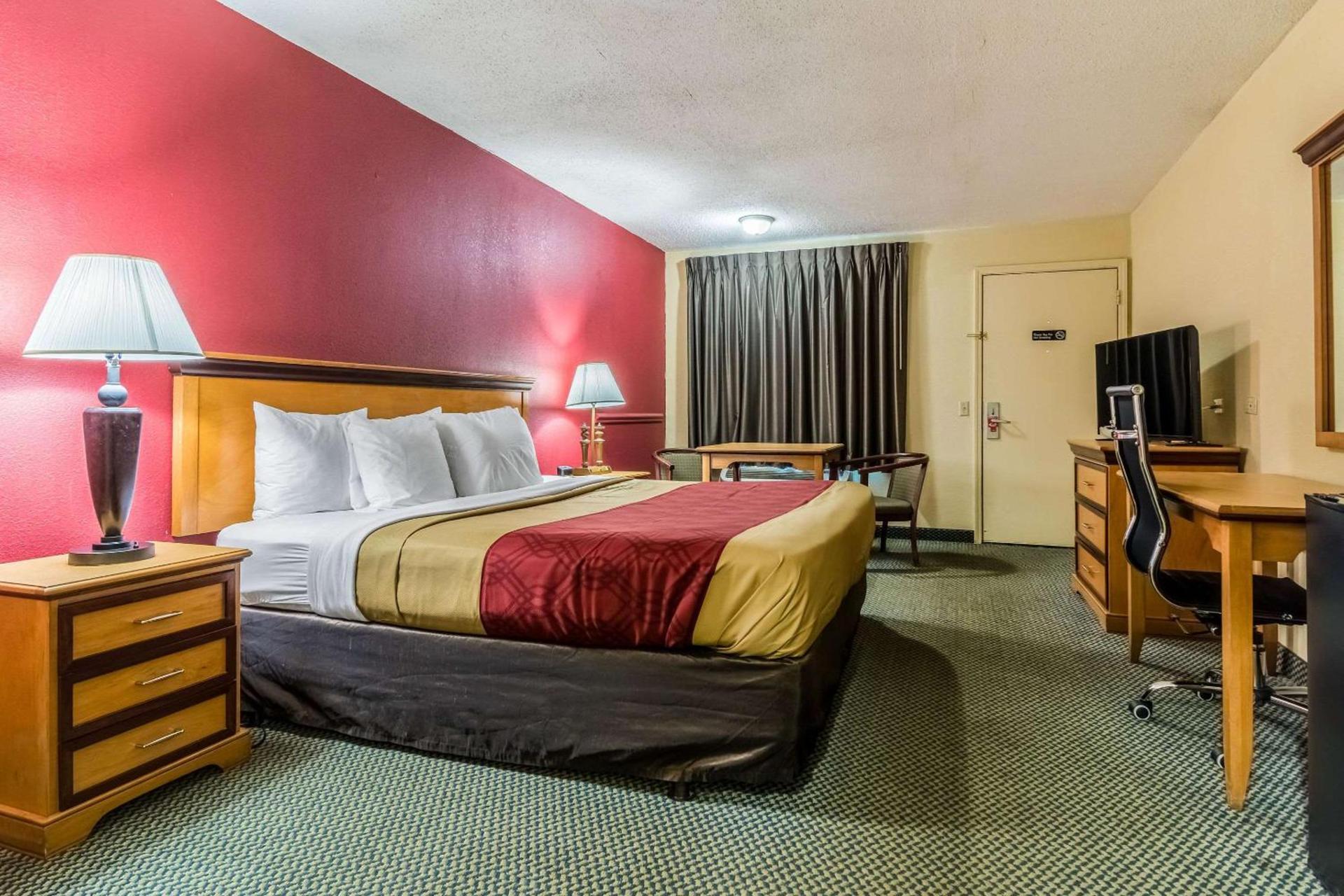 Econo Lodge Whiteville photo 12