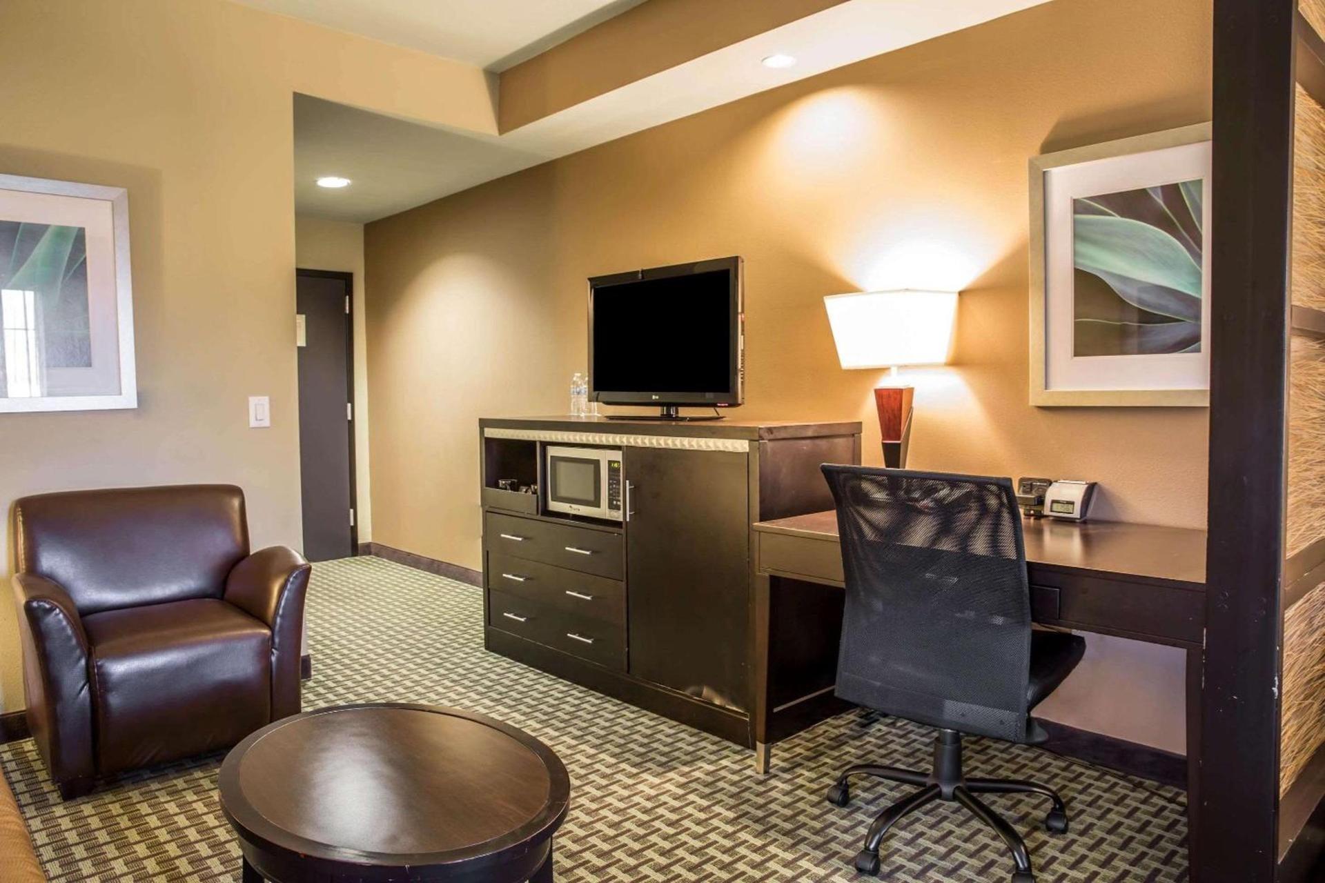 Comfort Suites New Bern near Cherry Point photo 19