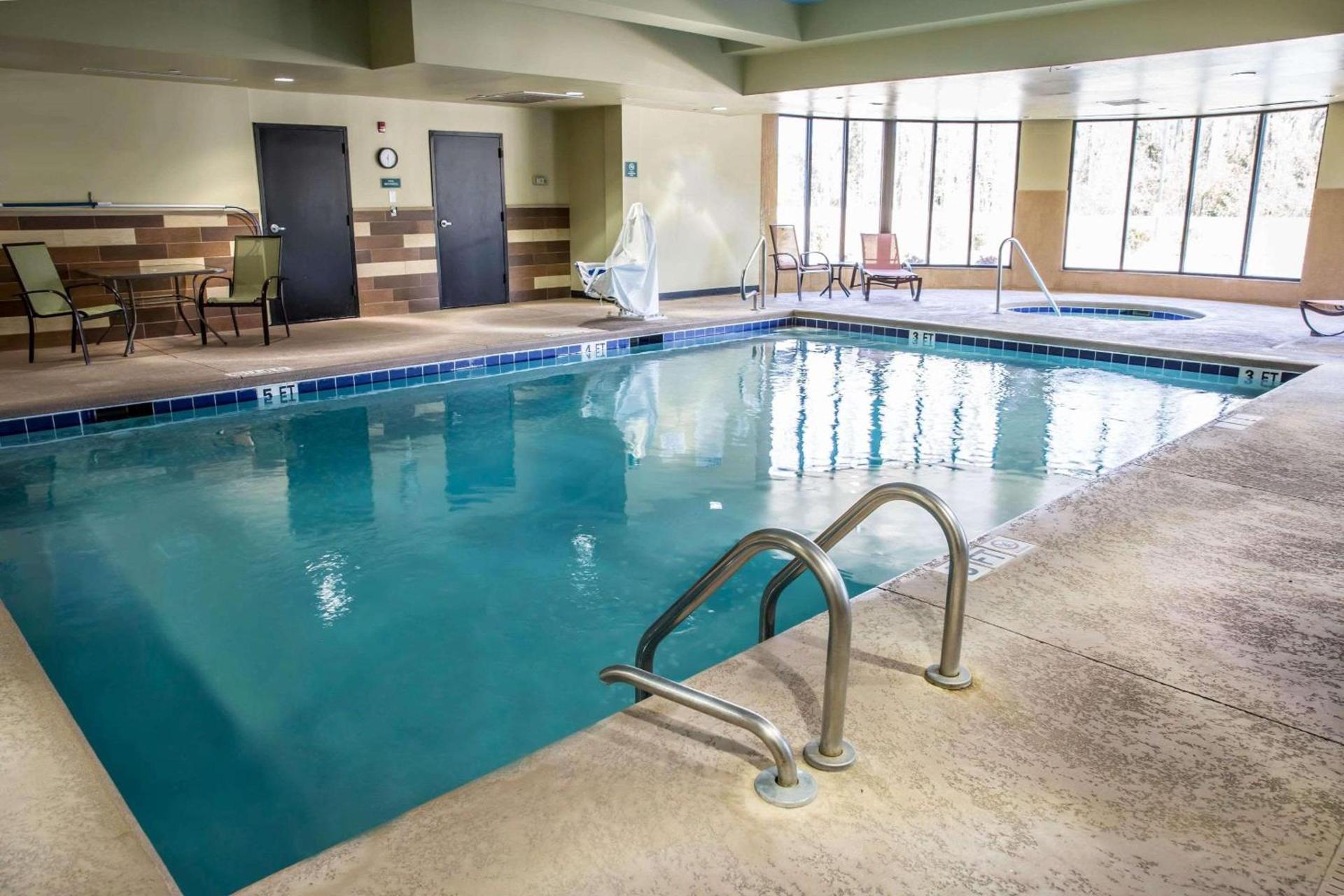 Comfort Suites New Bern near Cherry Point photo 21