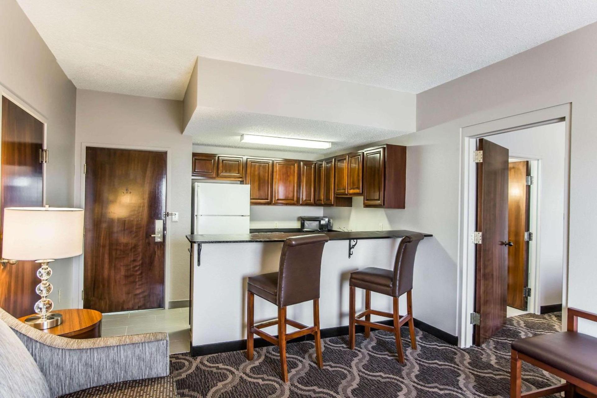 Comfort Suites Pineville - Ballantyne Area photo 20
