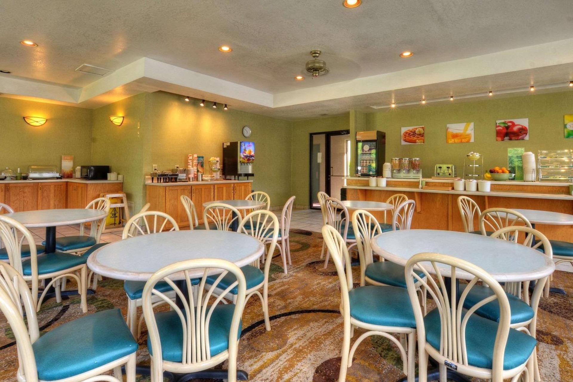 Quality Inn Cherokee Riverside photo 18