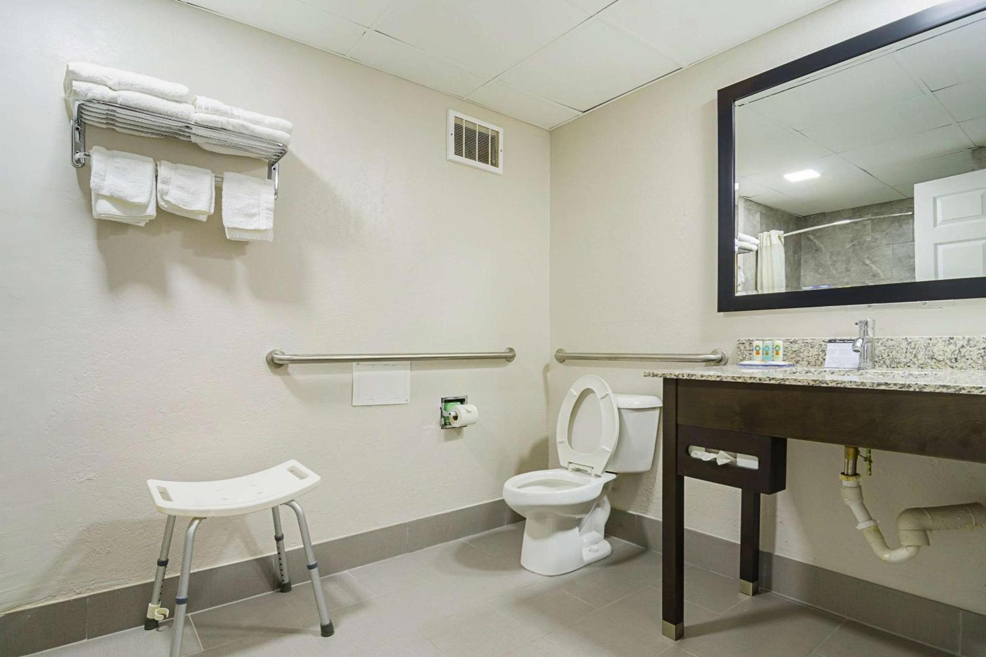 Quality Inn Raeford photo 15