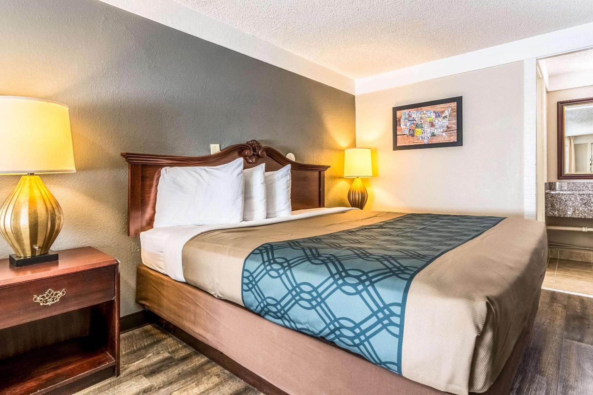 Econo Lodge Gastonia North photo 18