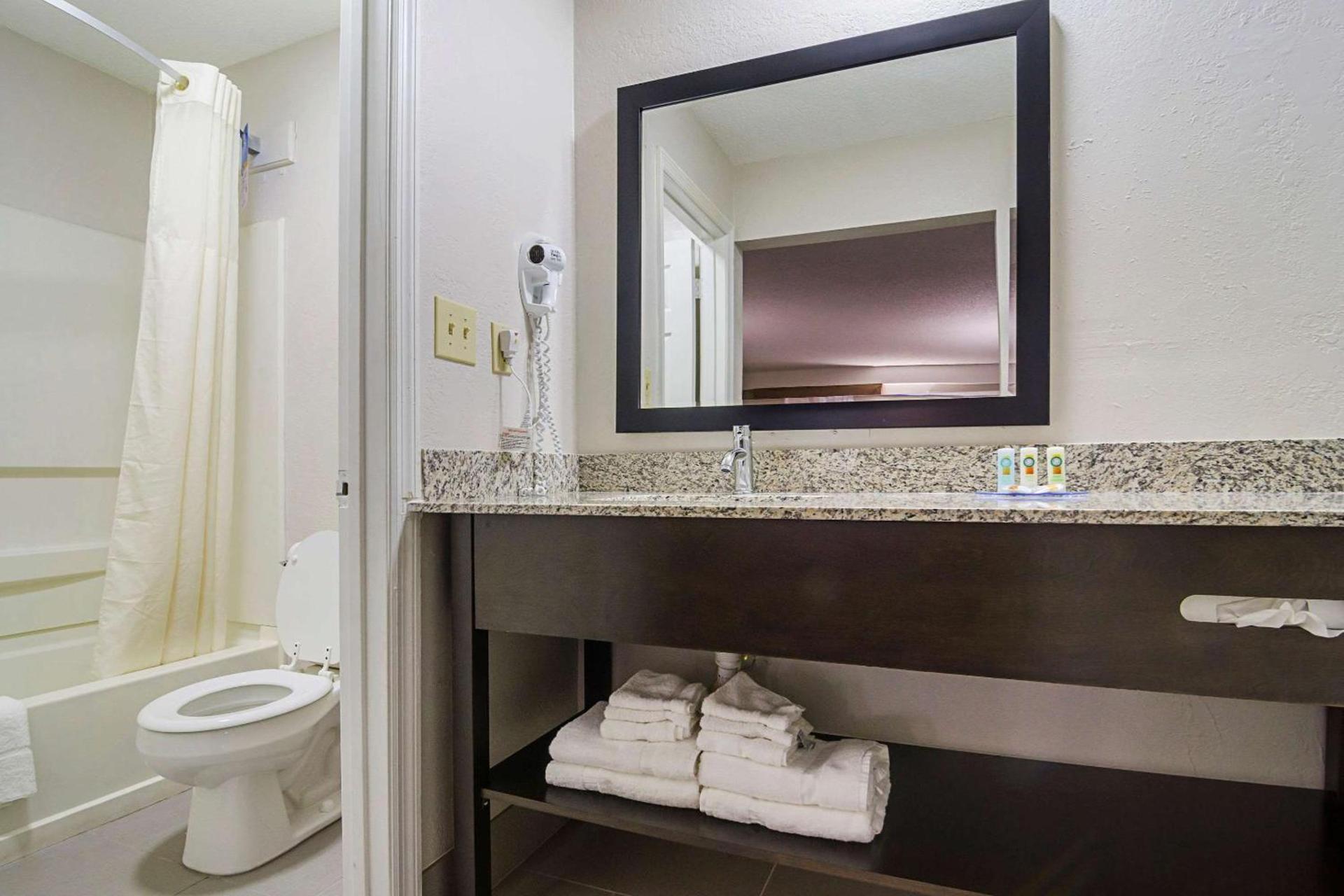 Quality Inn Raeford photo 10