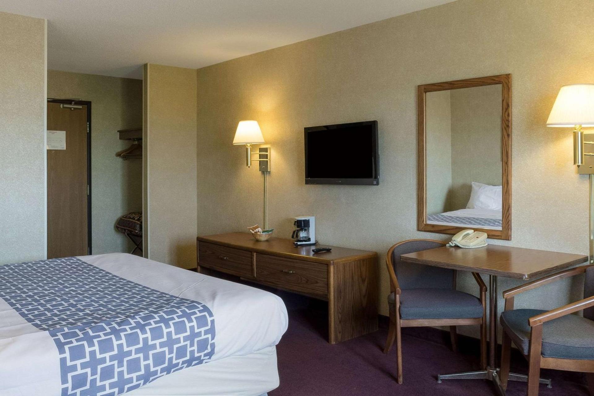 Rodeway Inn Wahpeton photo 20