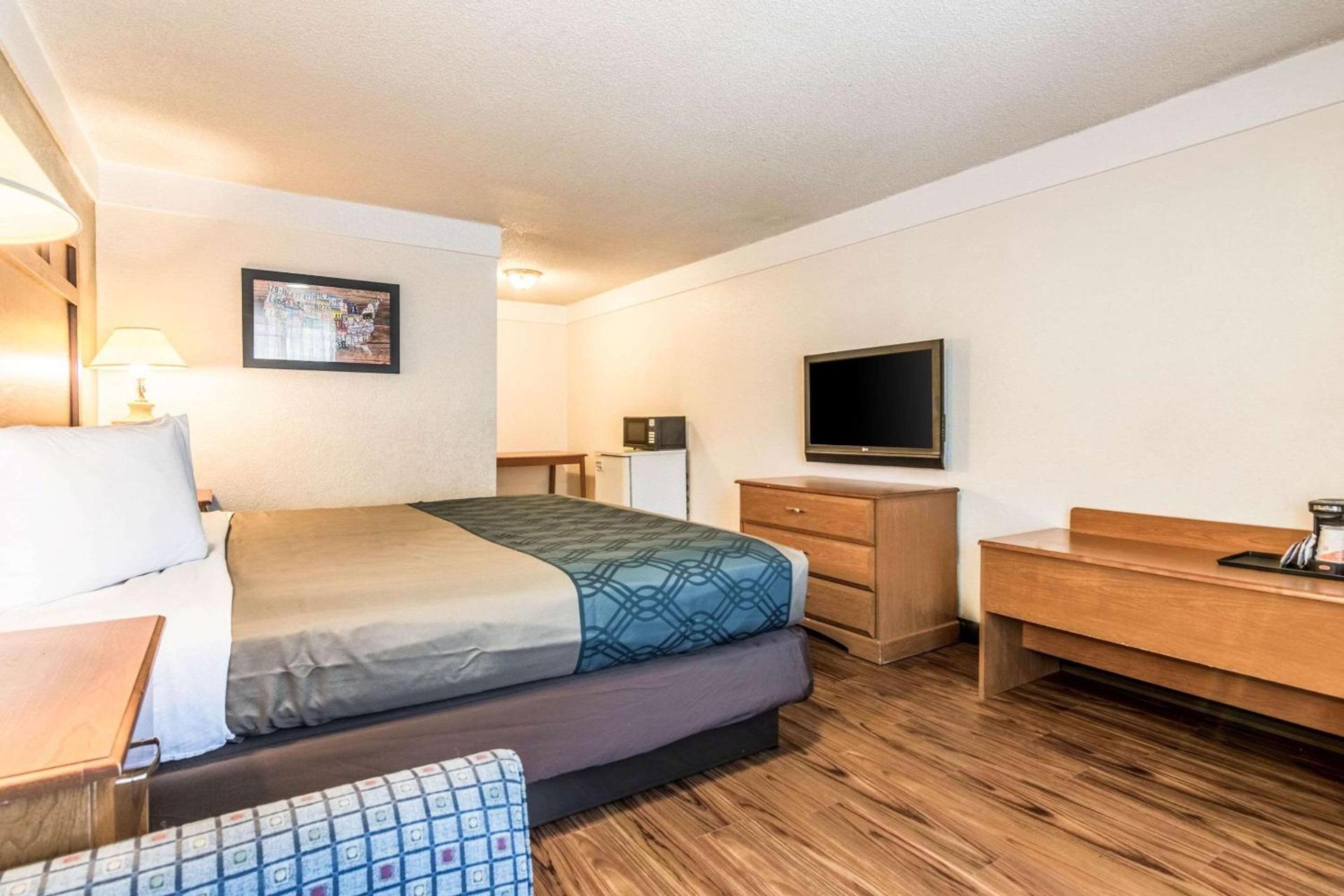 Econo Lodge Gastonia North photo 15