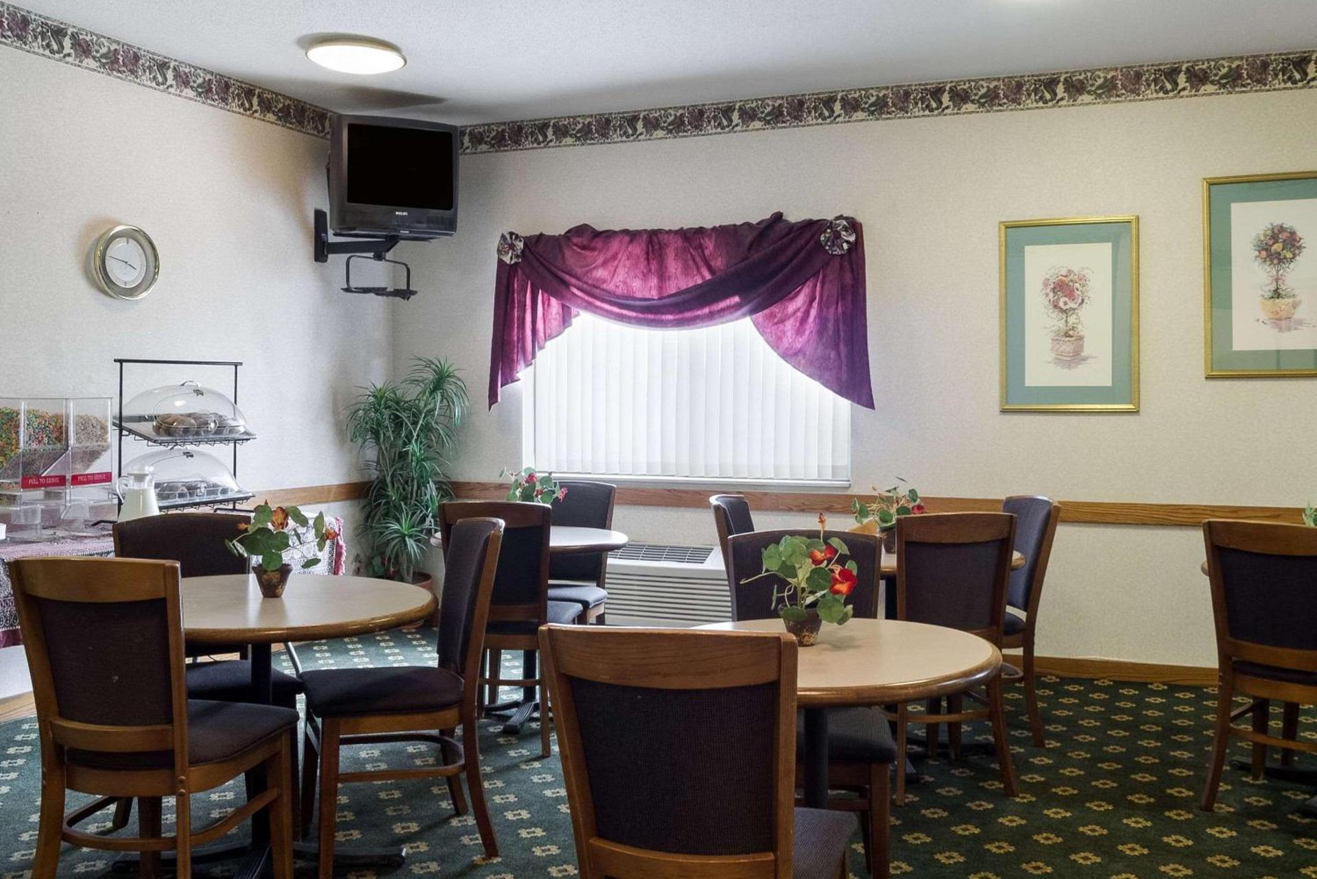 Rodeway Inn Wahpeton photo 38