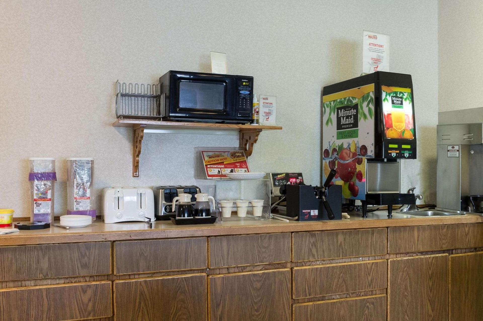 Rodeway Inn Wahpeton photo 40