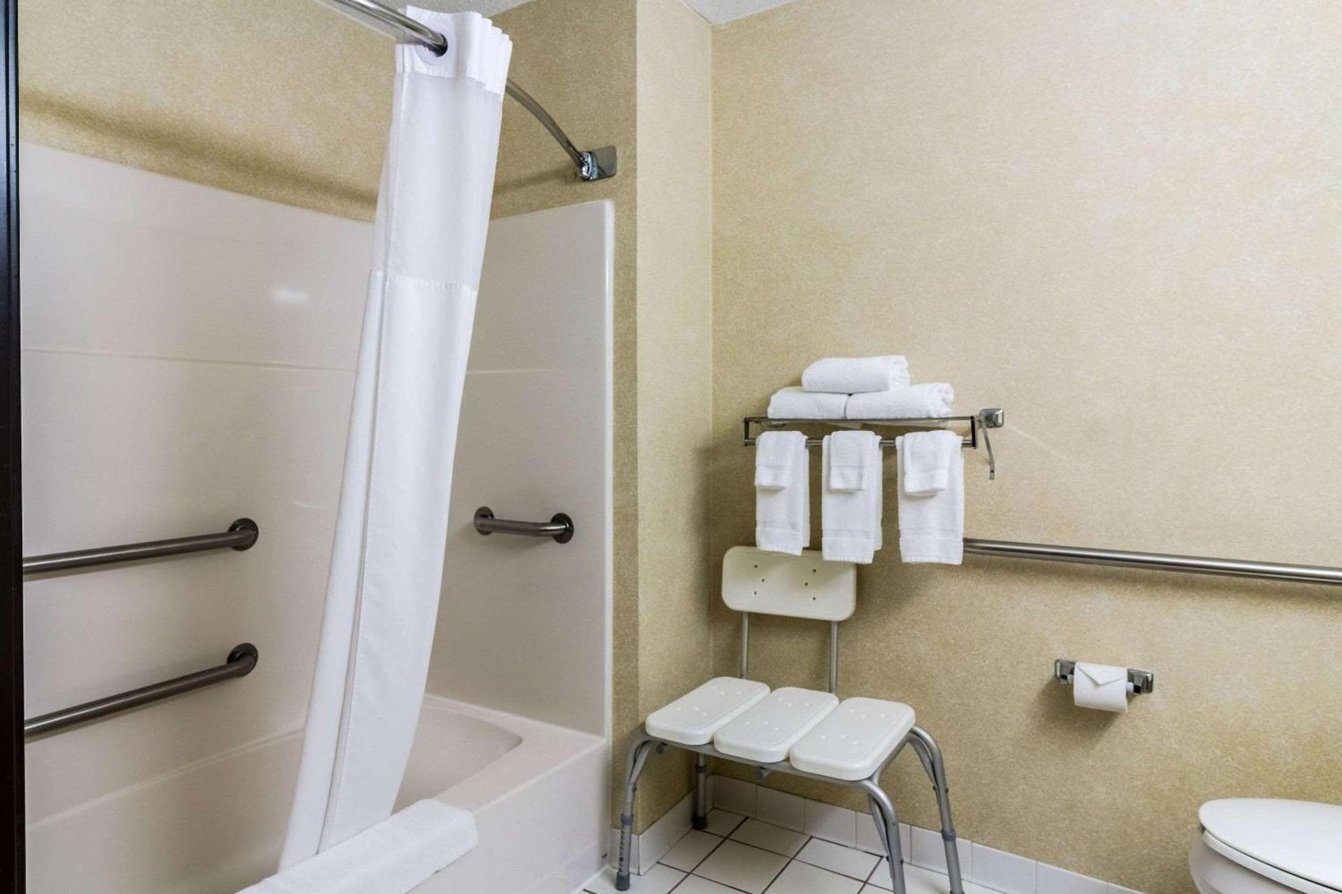 Quality Inn Columbia Mall photo 16