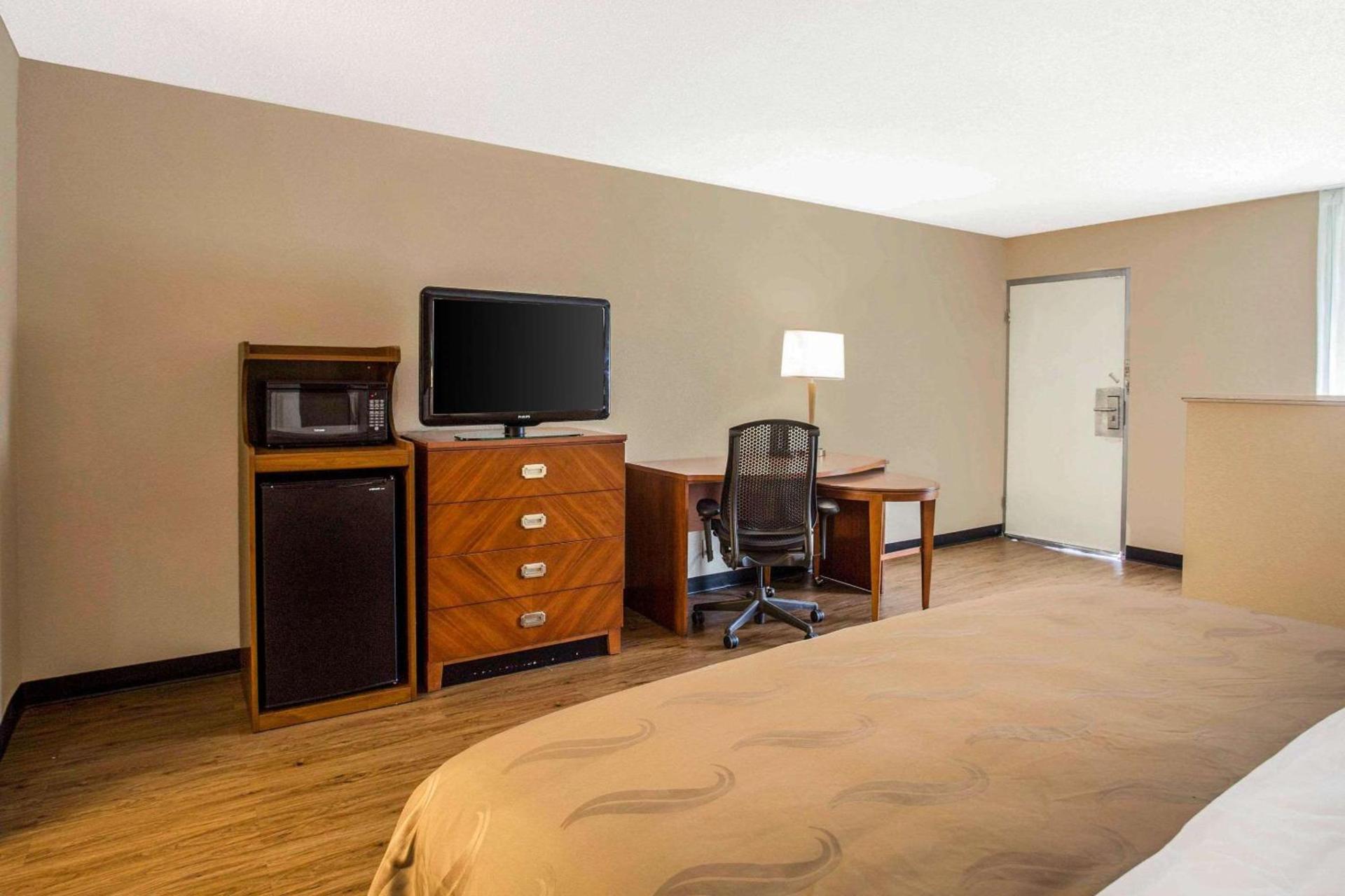Quality Inn & Suites University Area photo 9