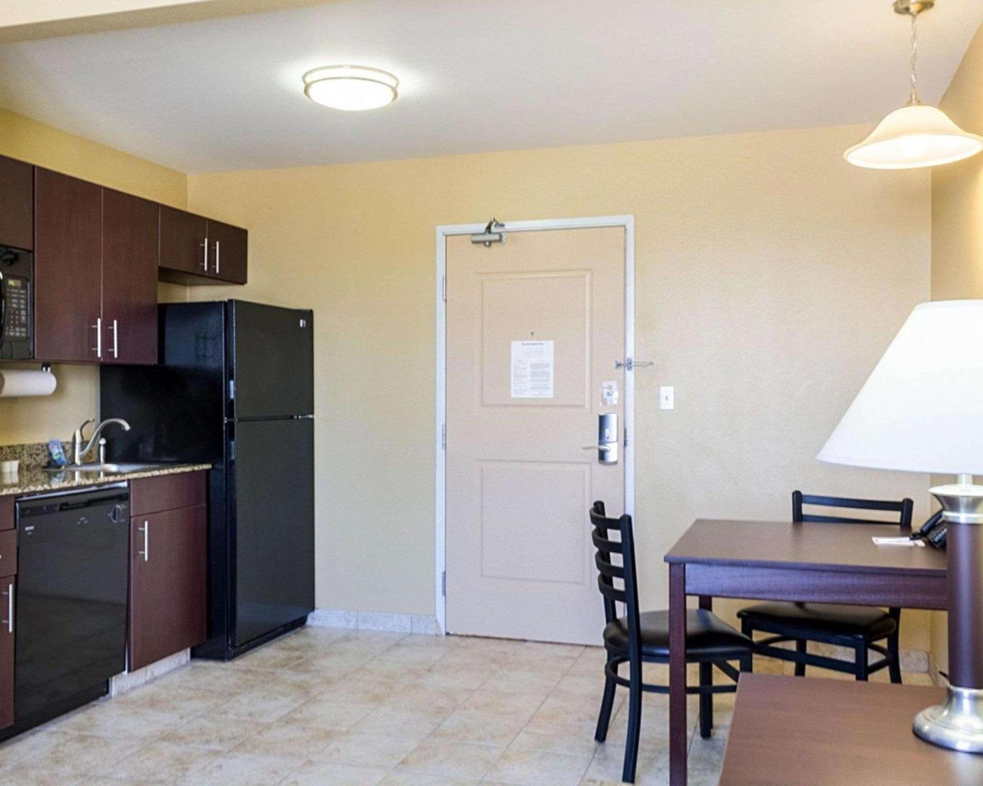 MainStay Suites Minot photo 29