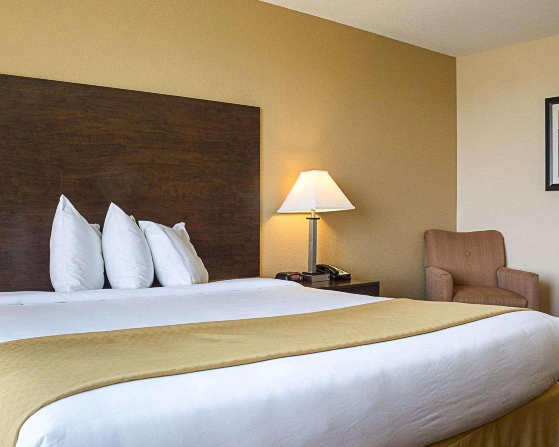 Quality Inn & Suites Minot North photo 9