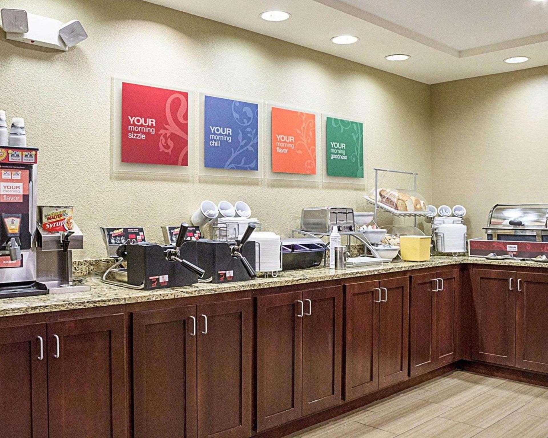 Comfort Suites Minot South photo 43