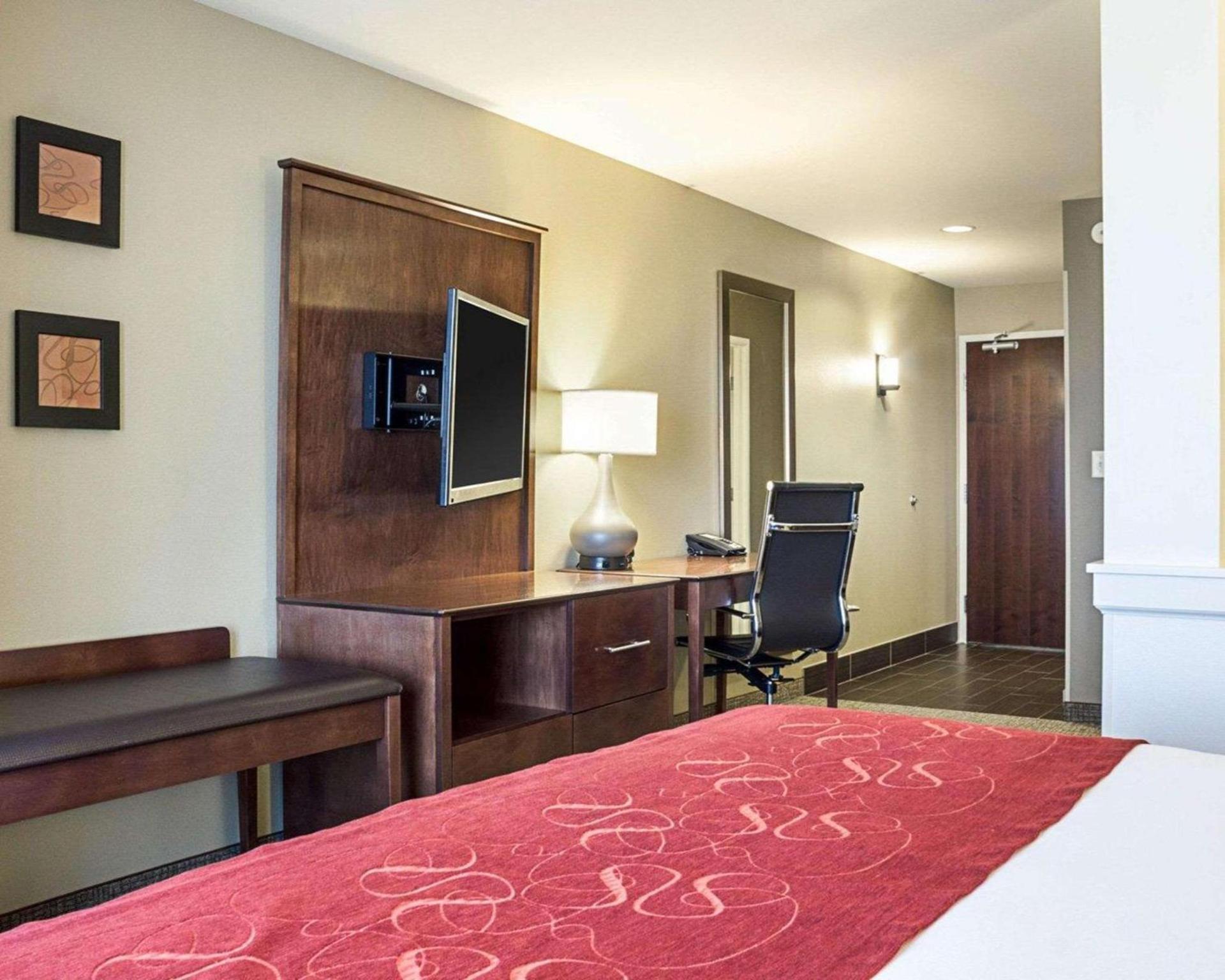Comfort Suites Fargo Medical Center photo 18