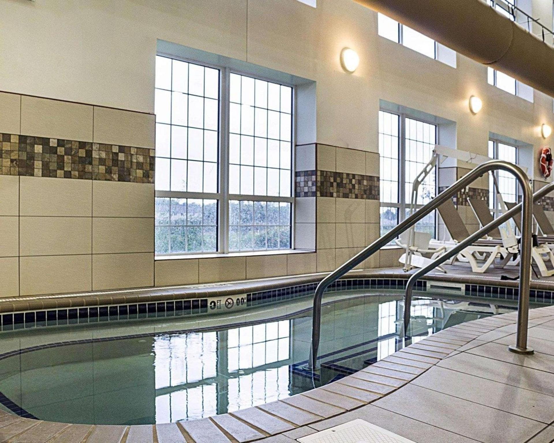 Comfort Suites Minot South photo 32