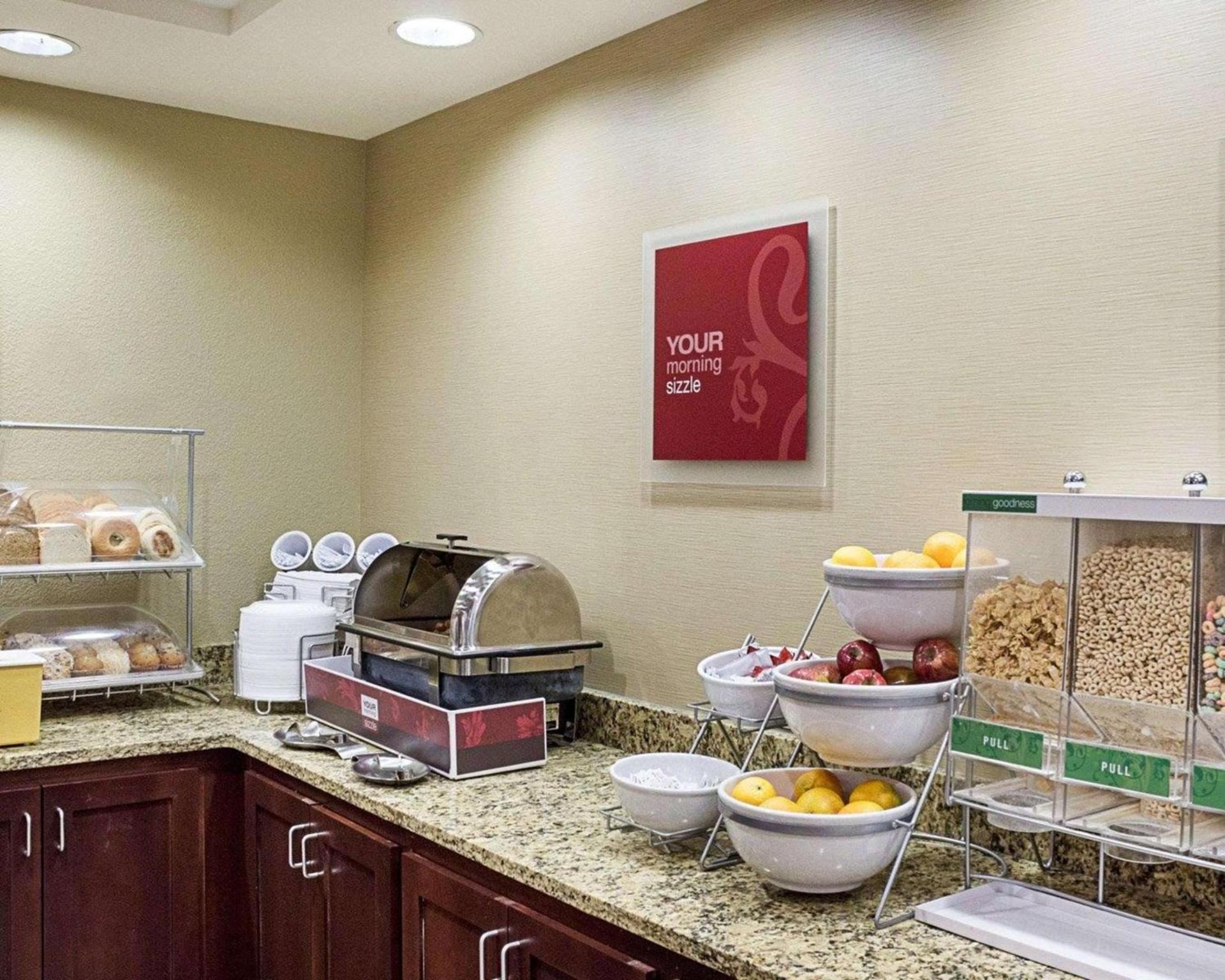 Comfort Suites Minot South photo 39